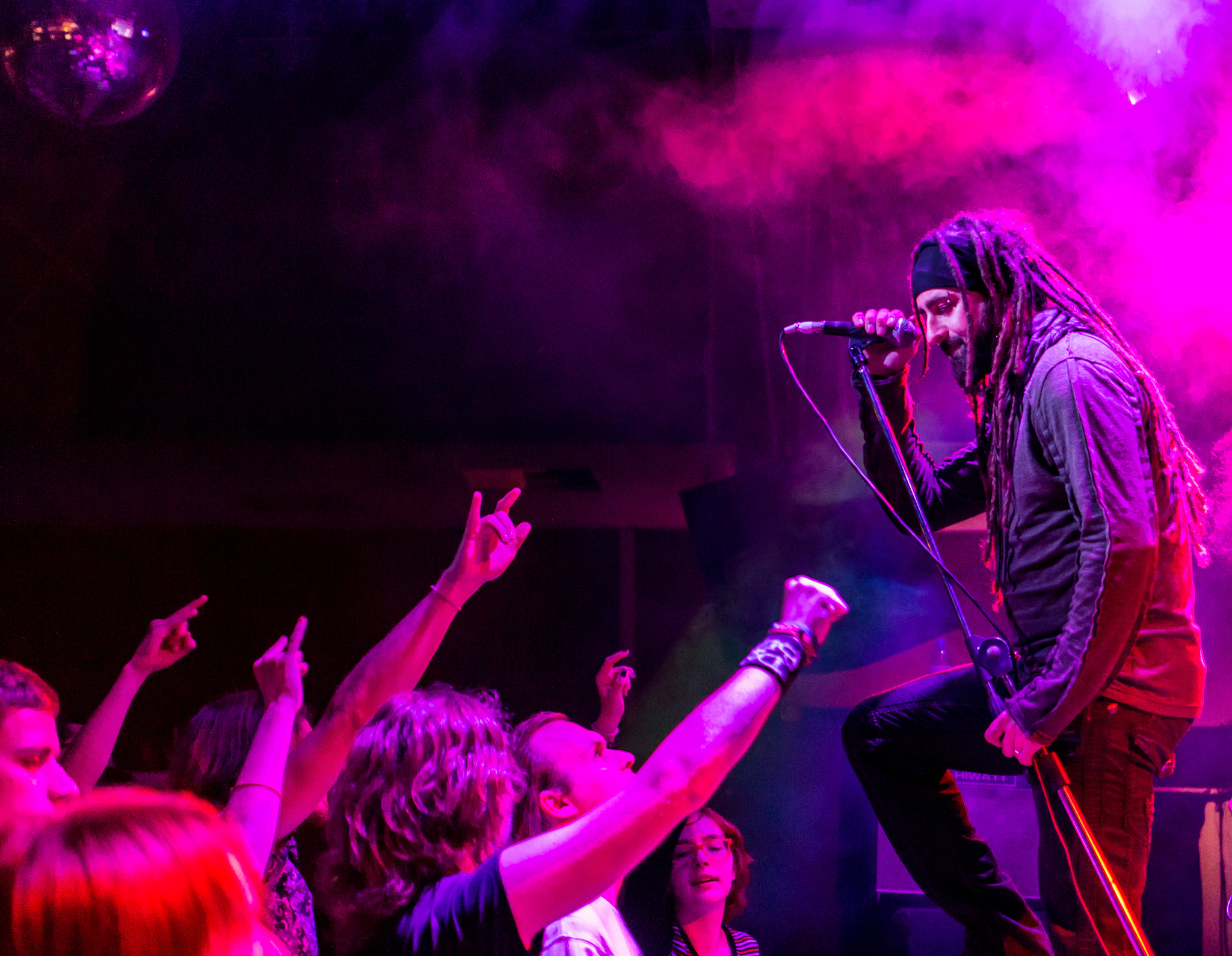Canon EF 35mm F2 IS USM sample photo. Frontman photography