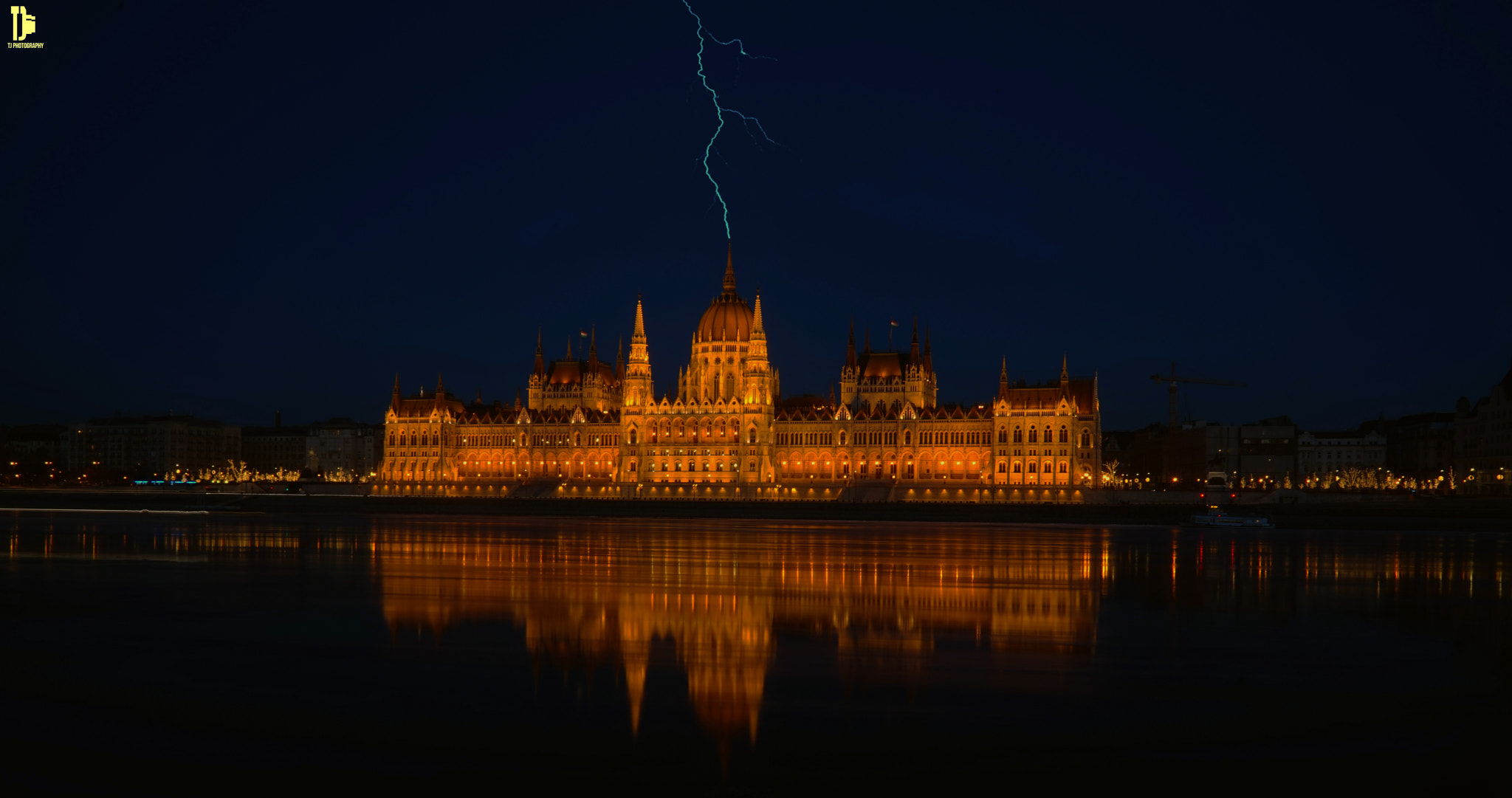 Sony a7 sample photo. Budapest parliament photography