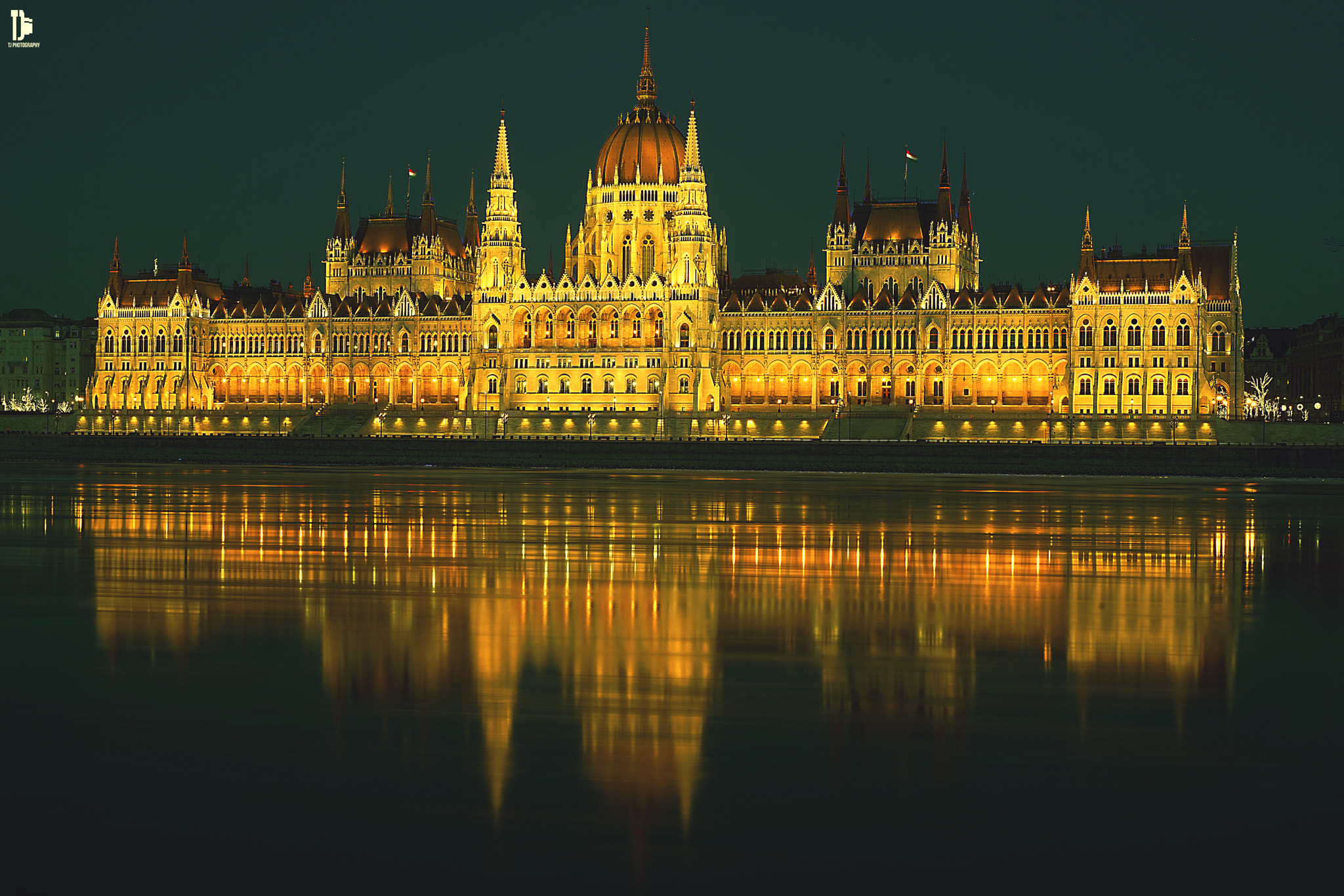 Sony a7 sample photo. Budapest parliament photography