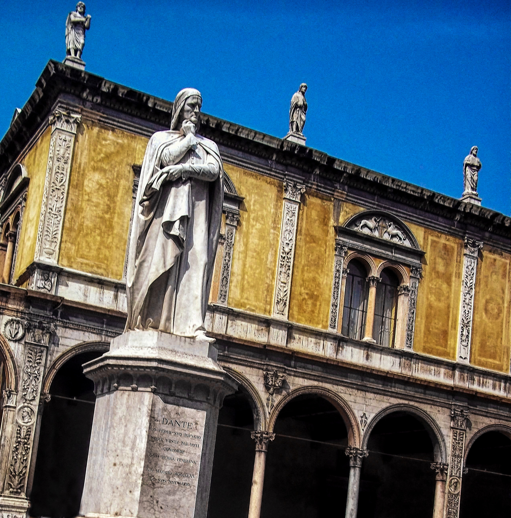 Kodak EASYSHARE M530 DIGITAL CAMERA sample photo. Statue of dante photography