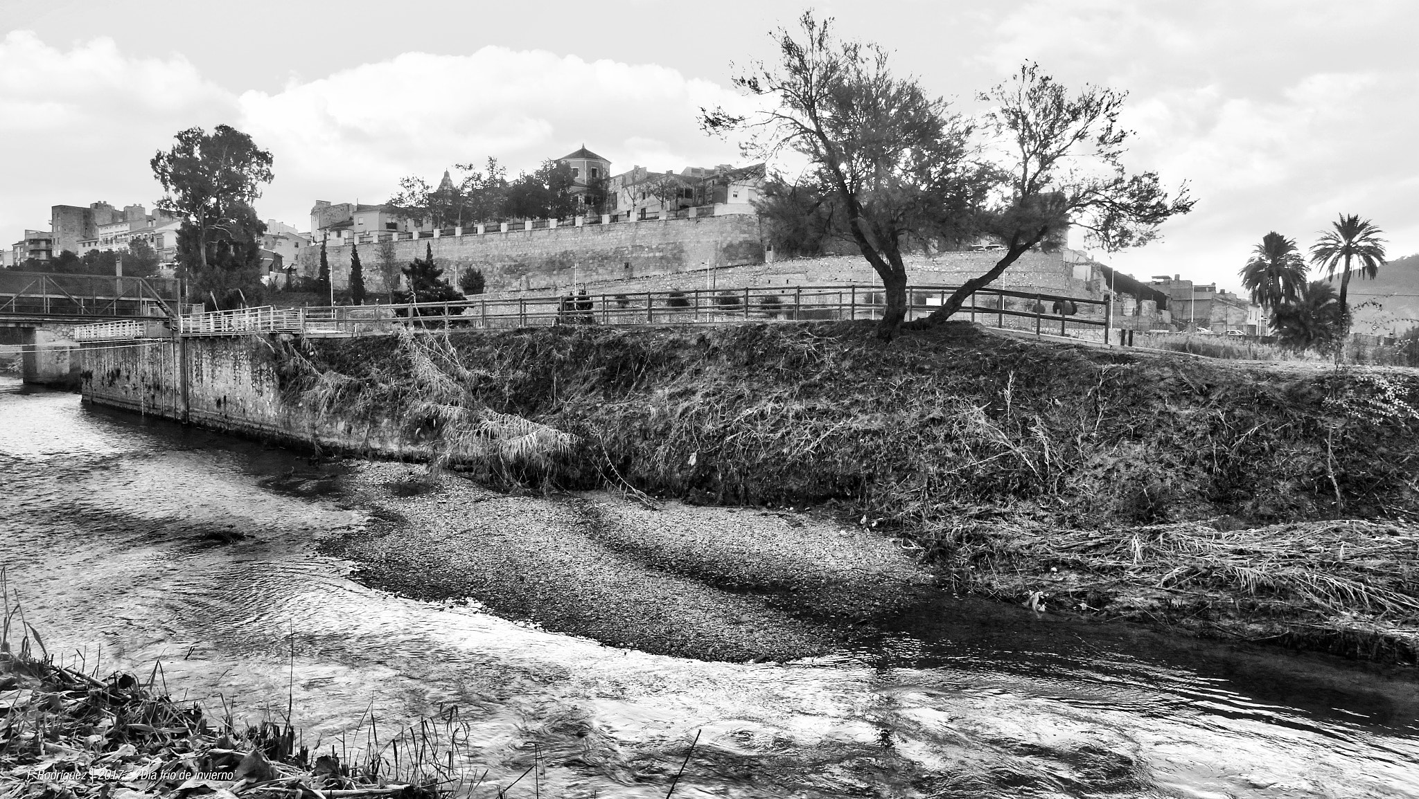 Sony 24-210mm F2.8-6.3 sample photo. Cieza - balcón del muro (día de invierno) photography