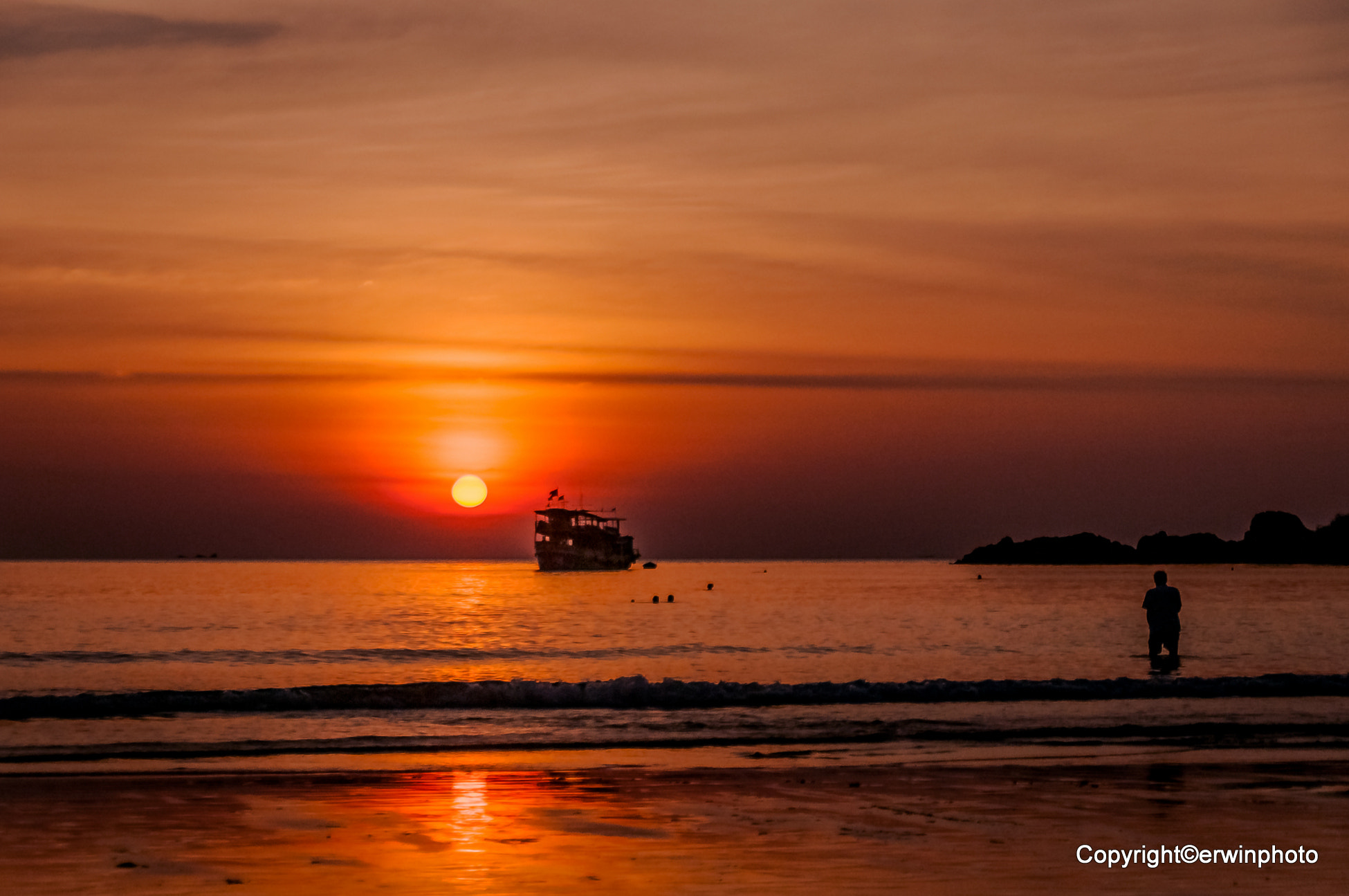 Nikon D300S + Sigma 18-250mm F3.5-6.3 DC OS HSM sample photo. Sonnenuntergang am strand von kho chang photography