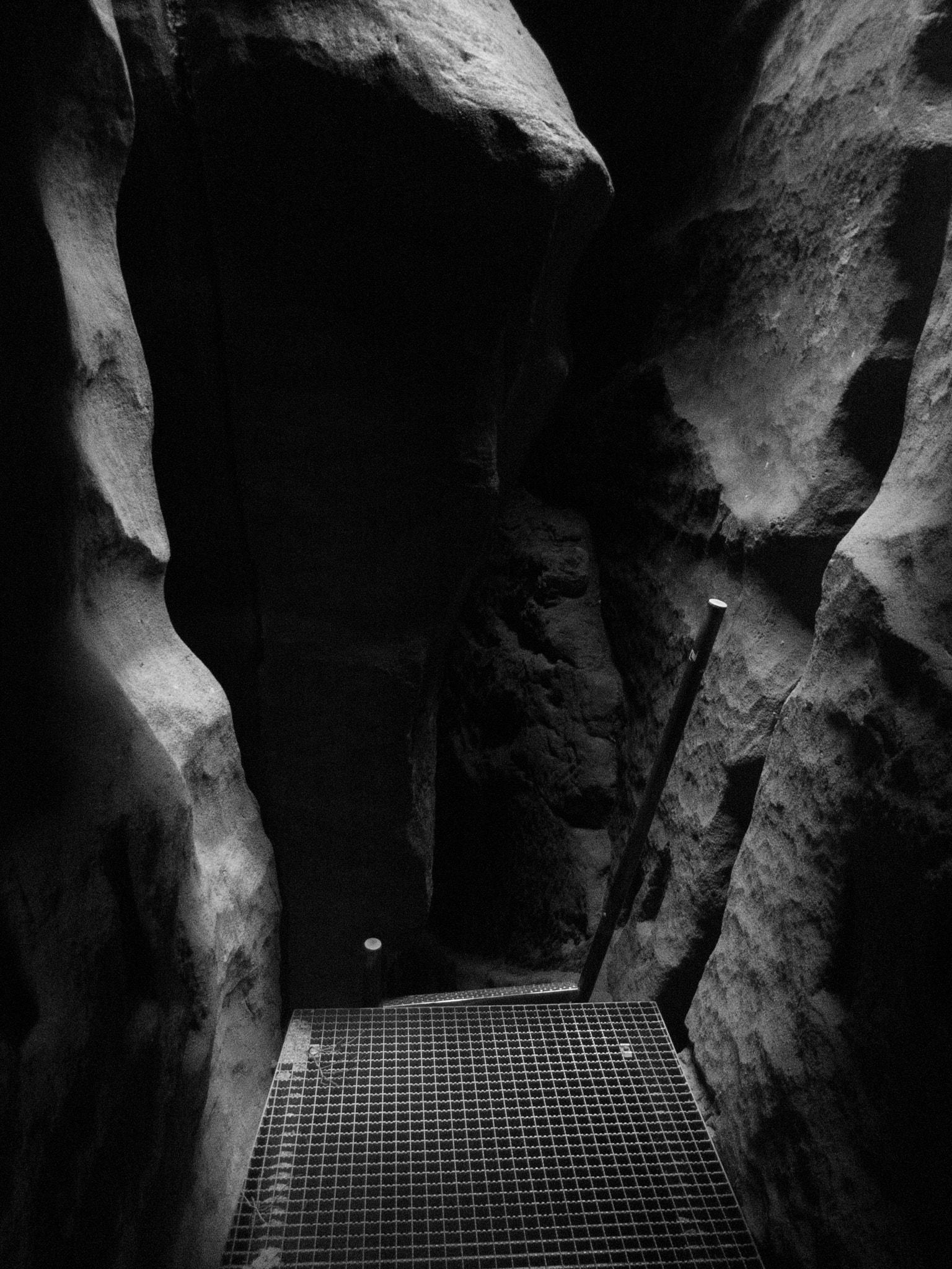 Olympus Stylus XZ-10 sample photo. Bw photography