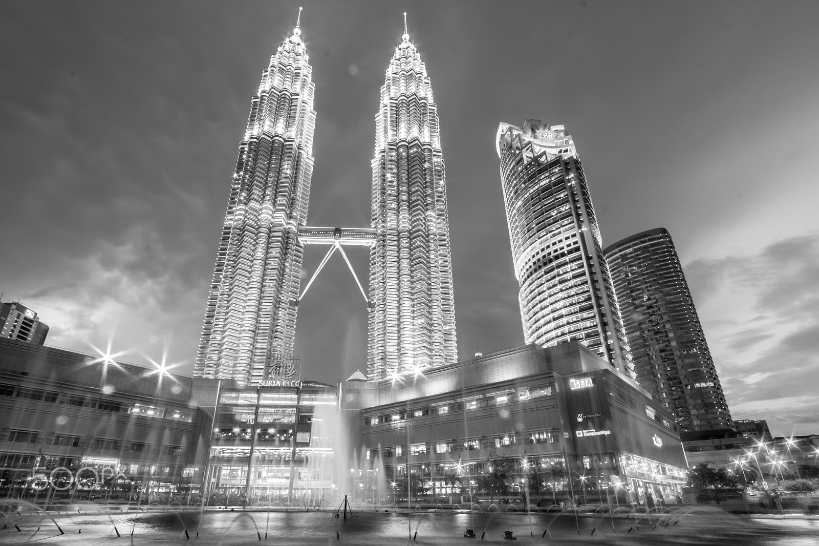 Canon EOS 40D sample photo. Klcc in black and white photography