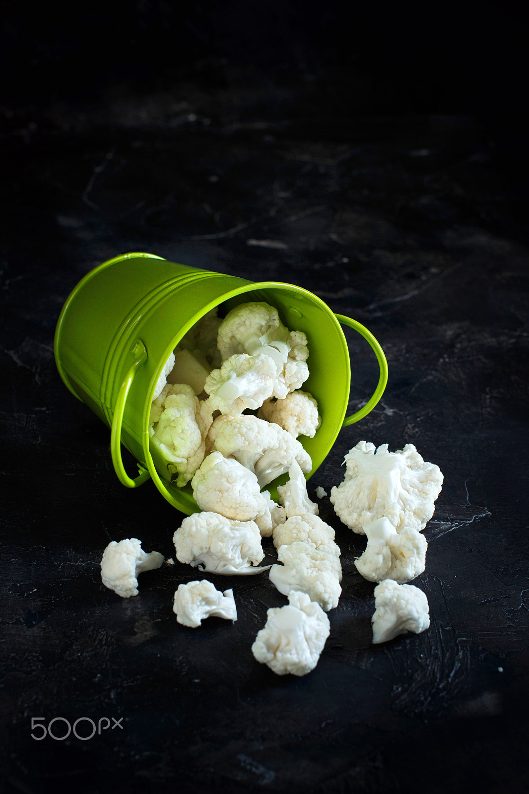 Canon EOS 650D (EOS Rebel T4i / EOS Kiss X6i) + Canon EF 50mm F1.2L USM sample photo. Fresh raw cauliflower photography