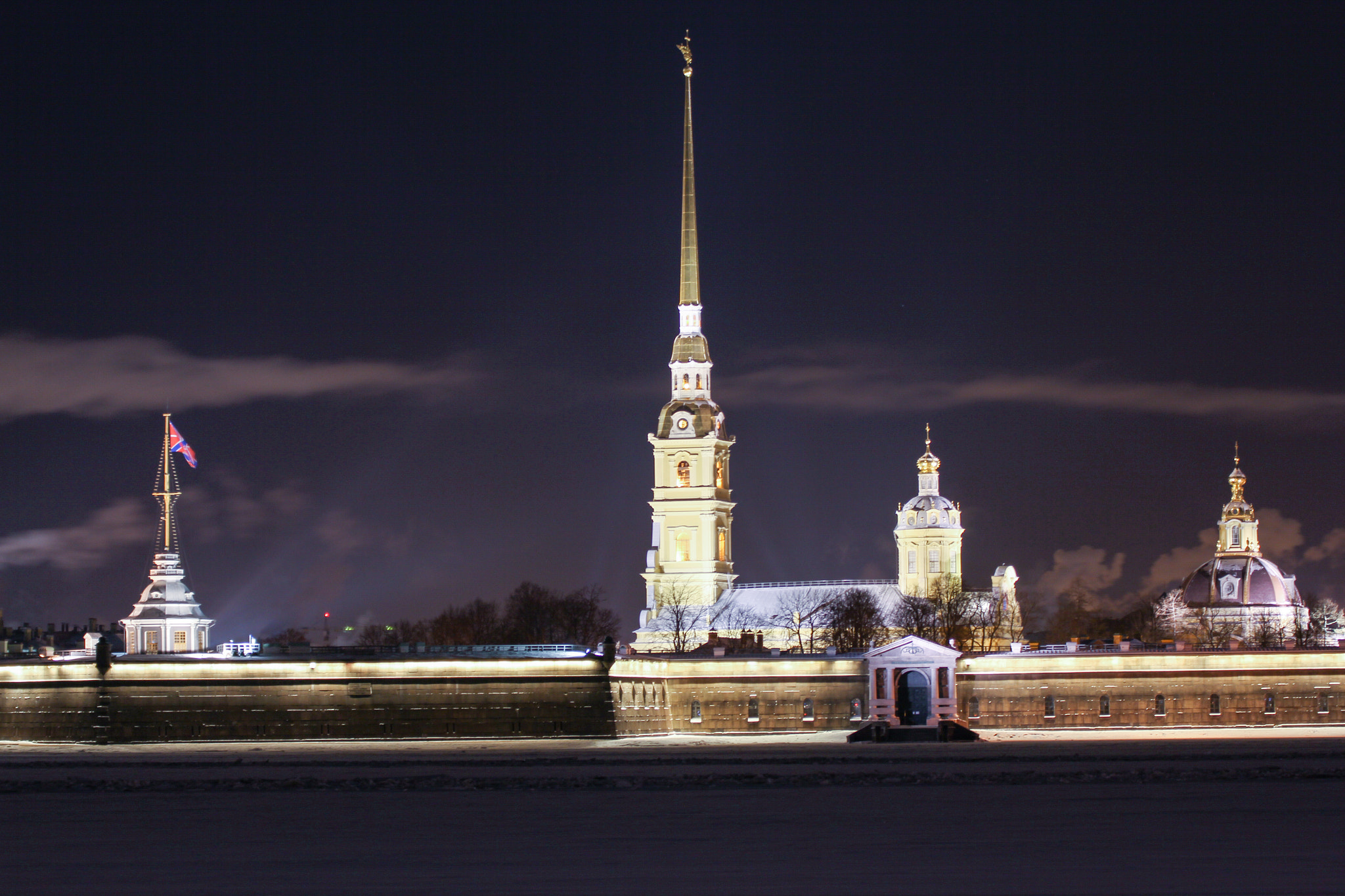 Canon EOS 60D + Tamron SP 70-300mm F4-5.6 Di VC USD sample photo. Peter and paul fortress at night. photography
