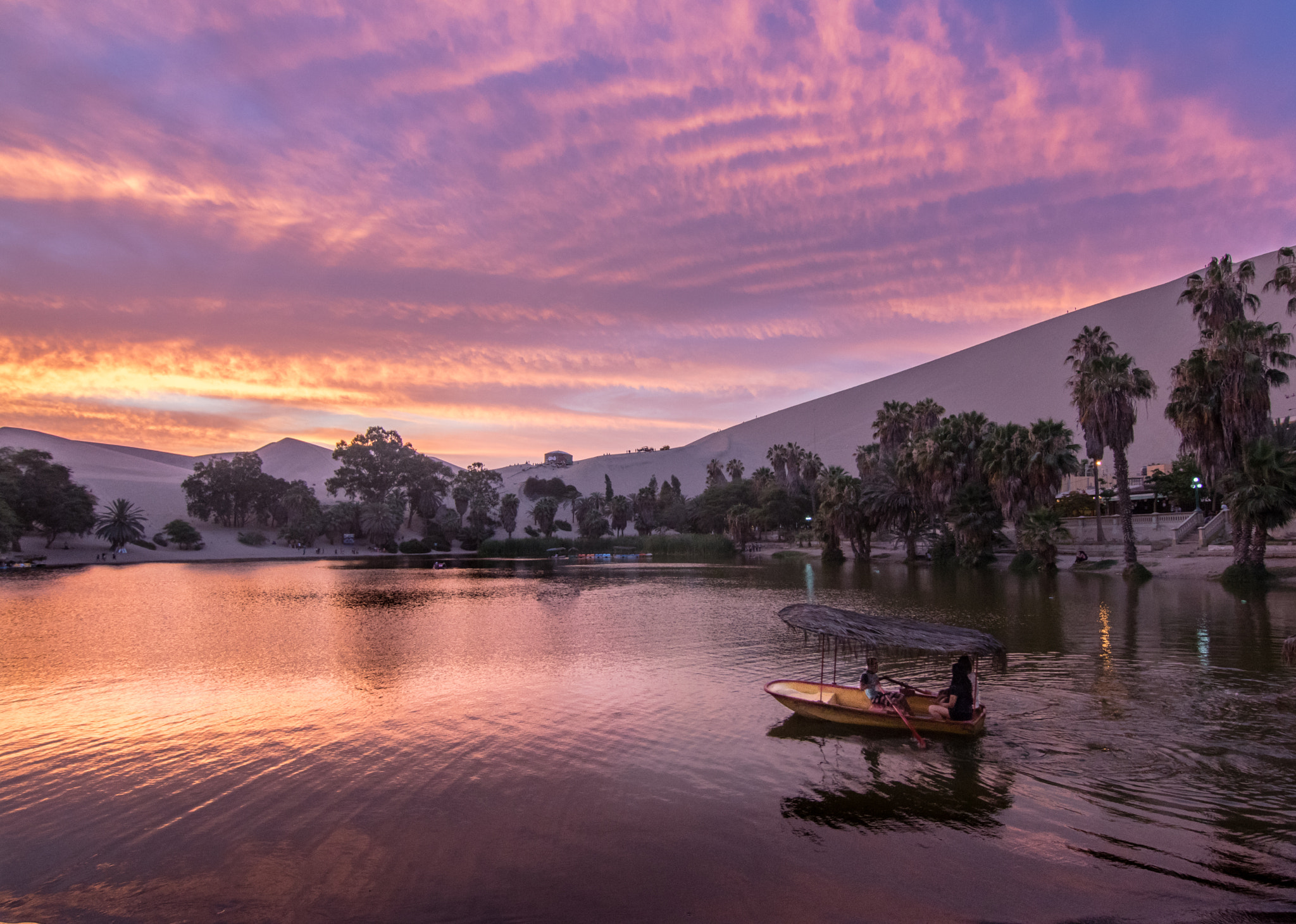 Canon EOS 760D (EOS Rebel T6s / EOS 8000D) + Tokina AT-X Pro 11-16mm F2.8 DX sample photo. Sunset in the oasis - huacachina photography