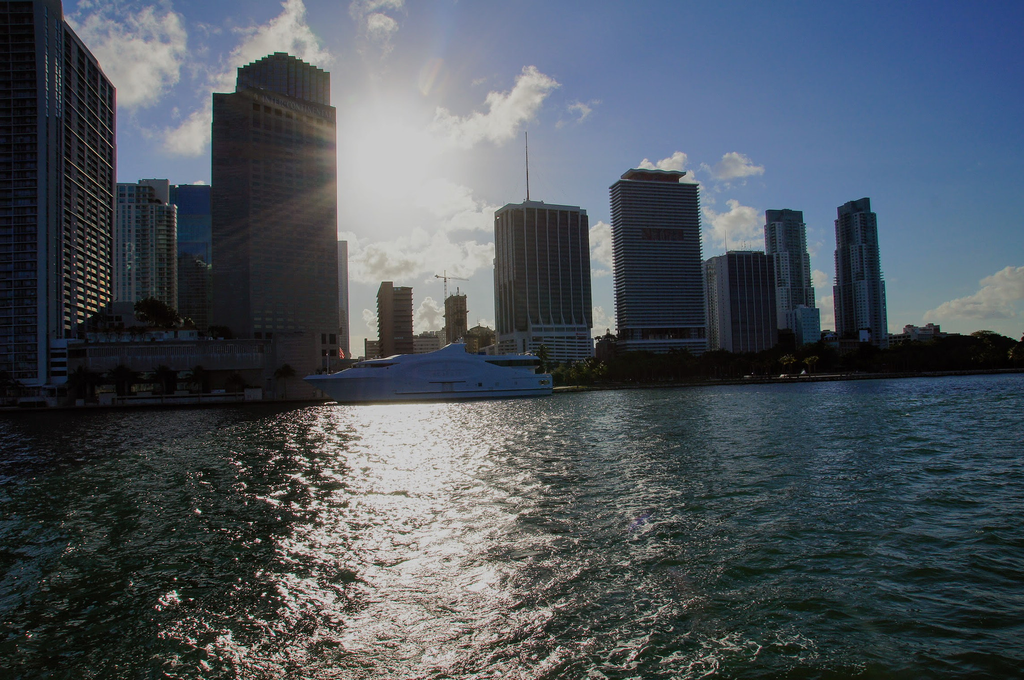 Sony SLT-A33 sample photo. Miami florida in april photography