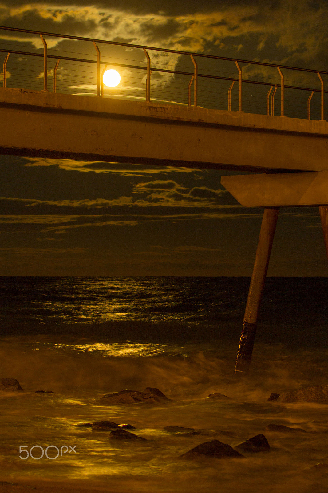 Canon EF 70-200mm F2.8L IS USM sample photo. Full moon photography