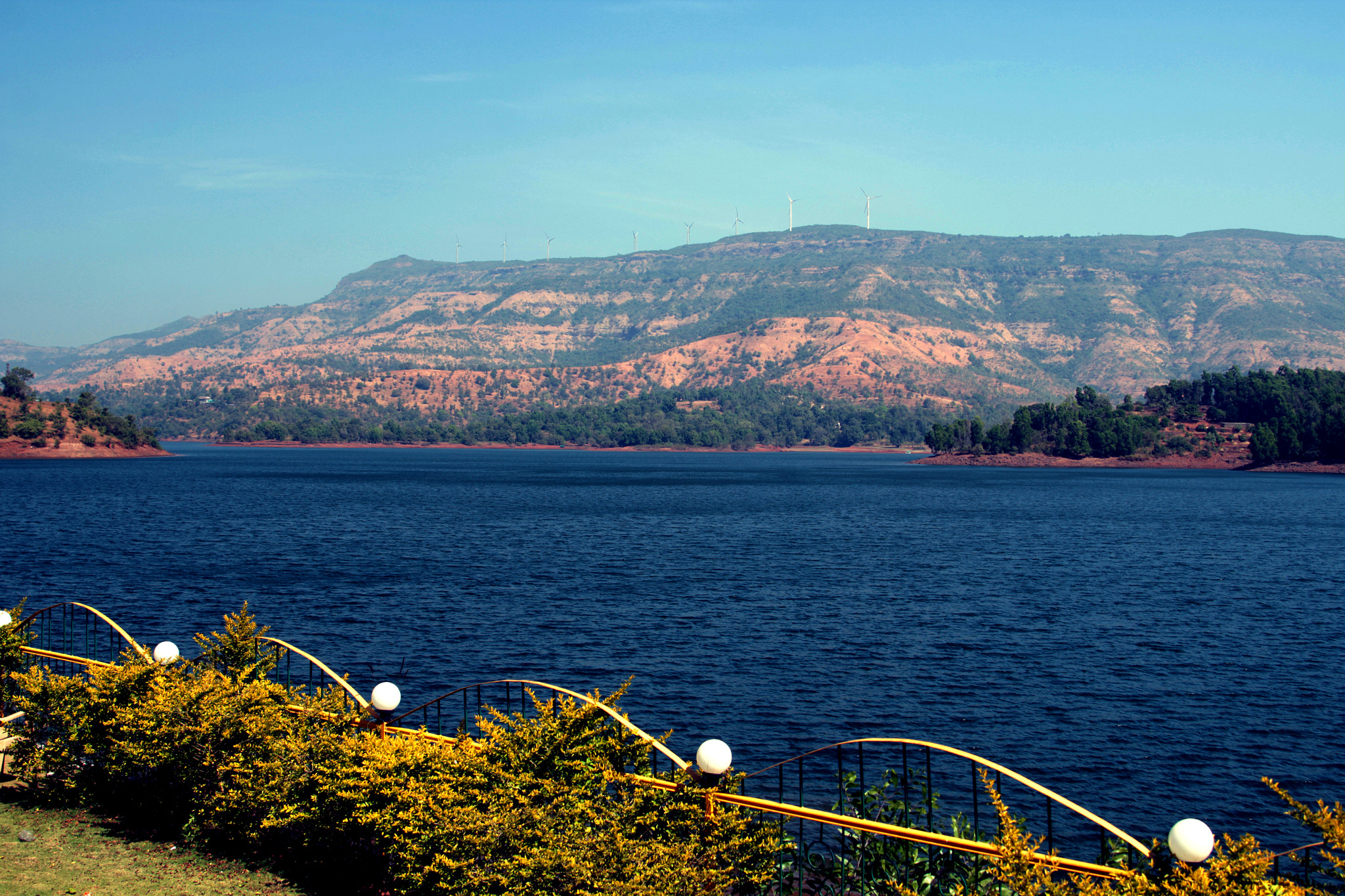 Canon EF 28-105mm f/3.5-4.5 USM sample photo. The lake photography