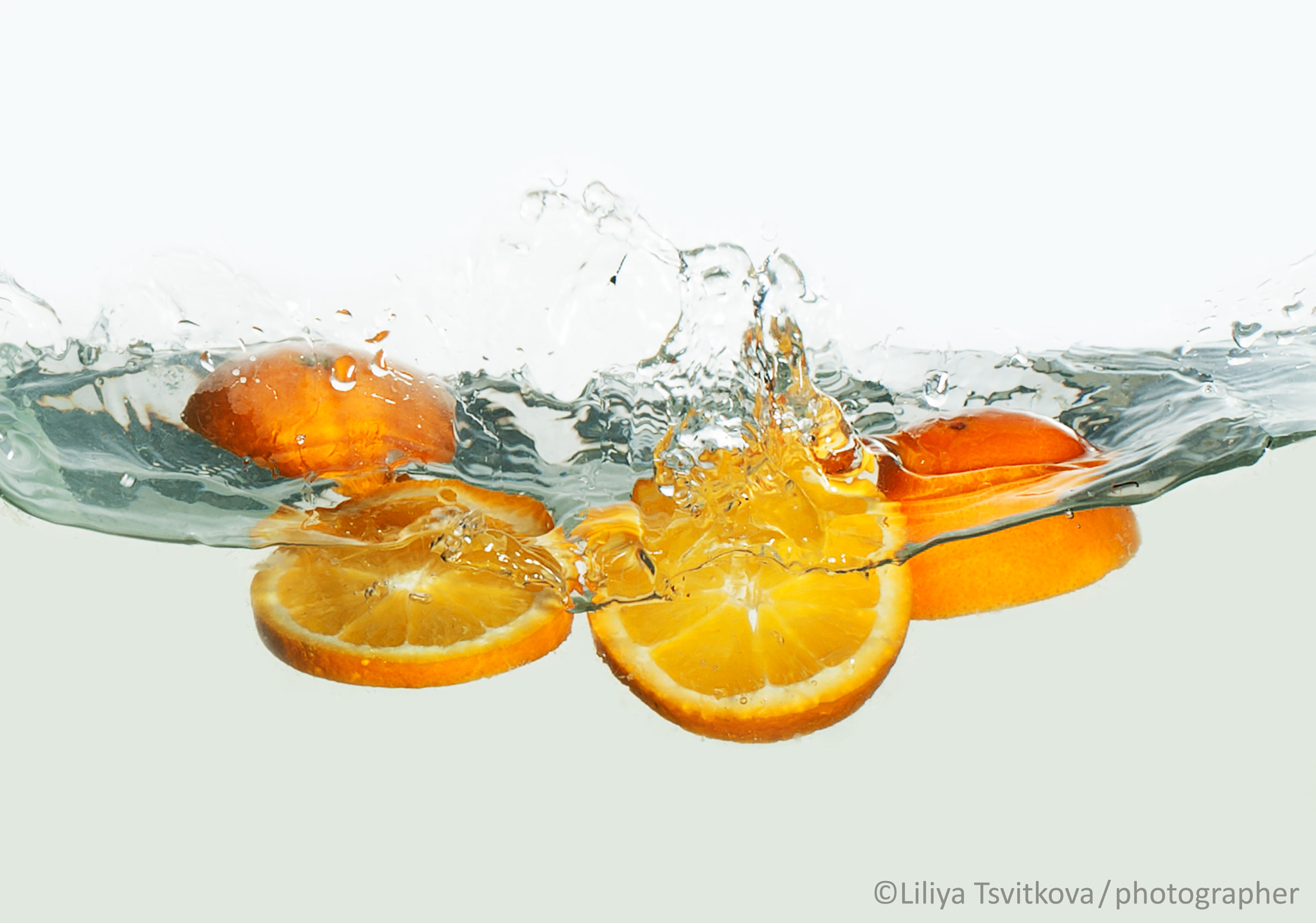 ZEISS Planar T* 50mm F1.4 sample photo. Oranges in water photography