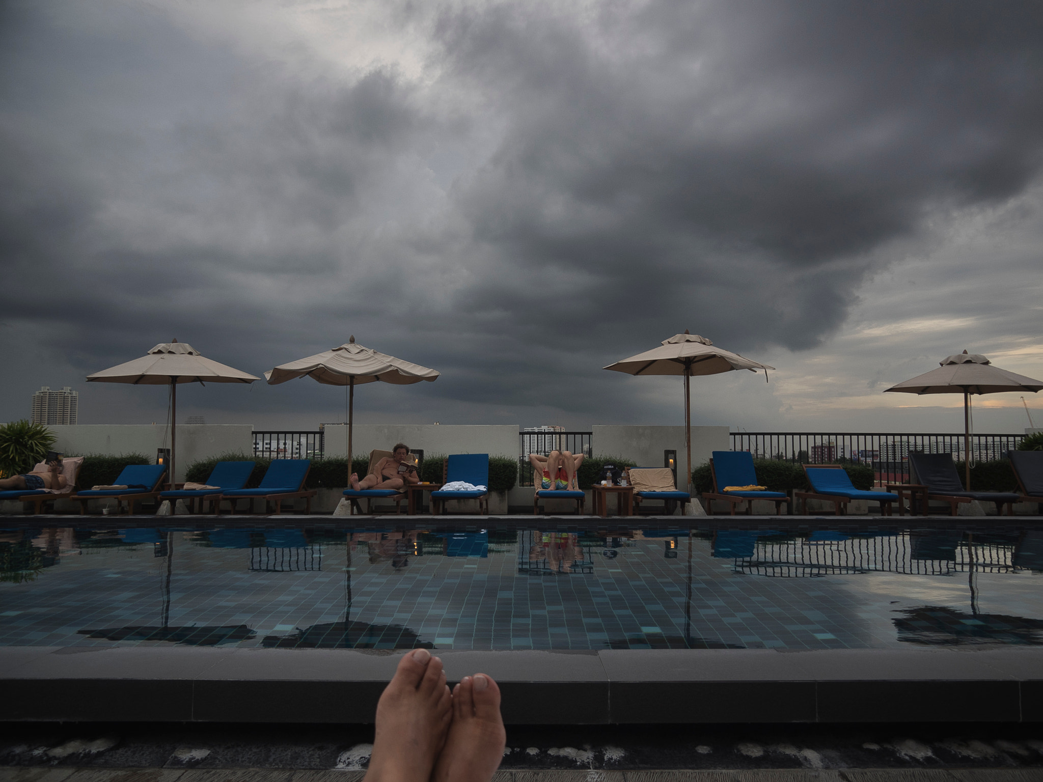 Olympus OM-D E-M1 sample photo. 'storm in bangkok' photography