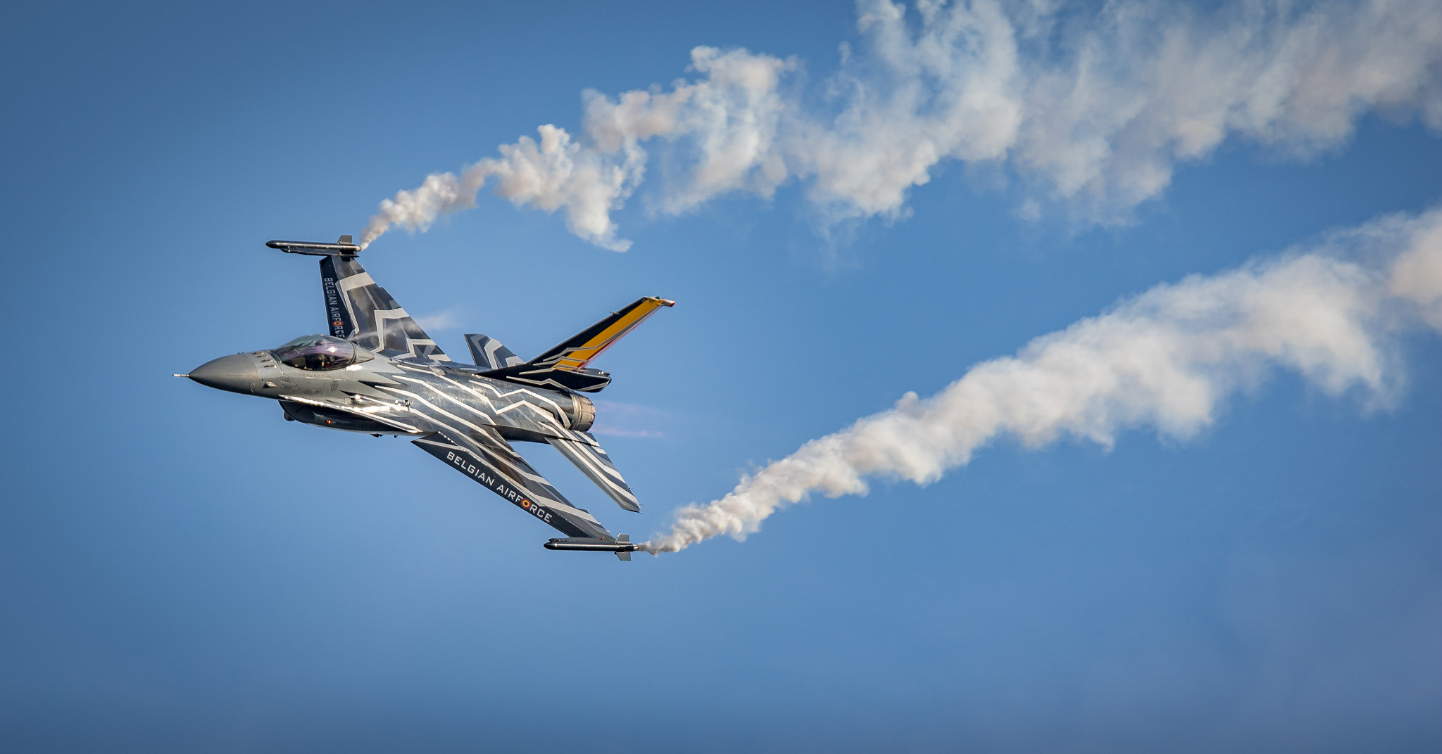 Canon EOS 7D Mark II sample photo. F-16 demo team photography