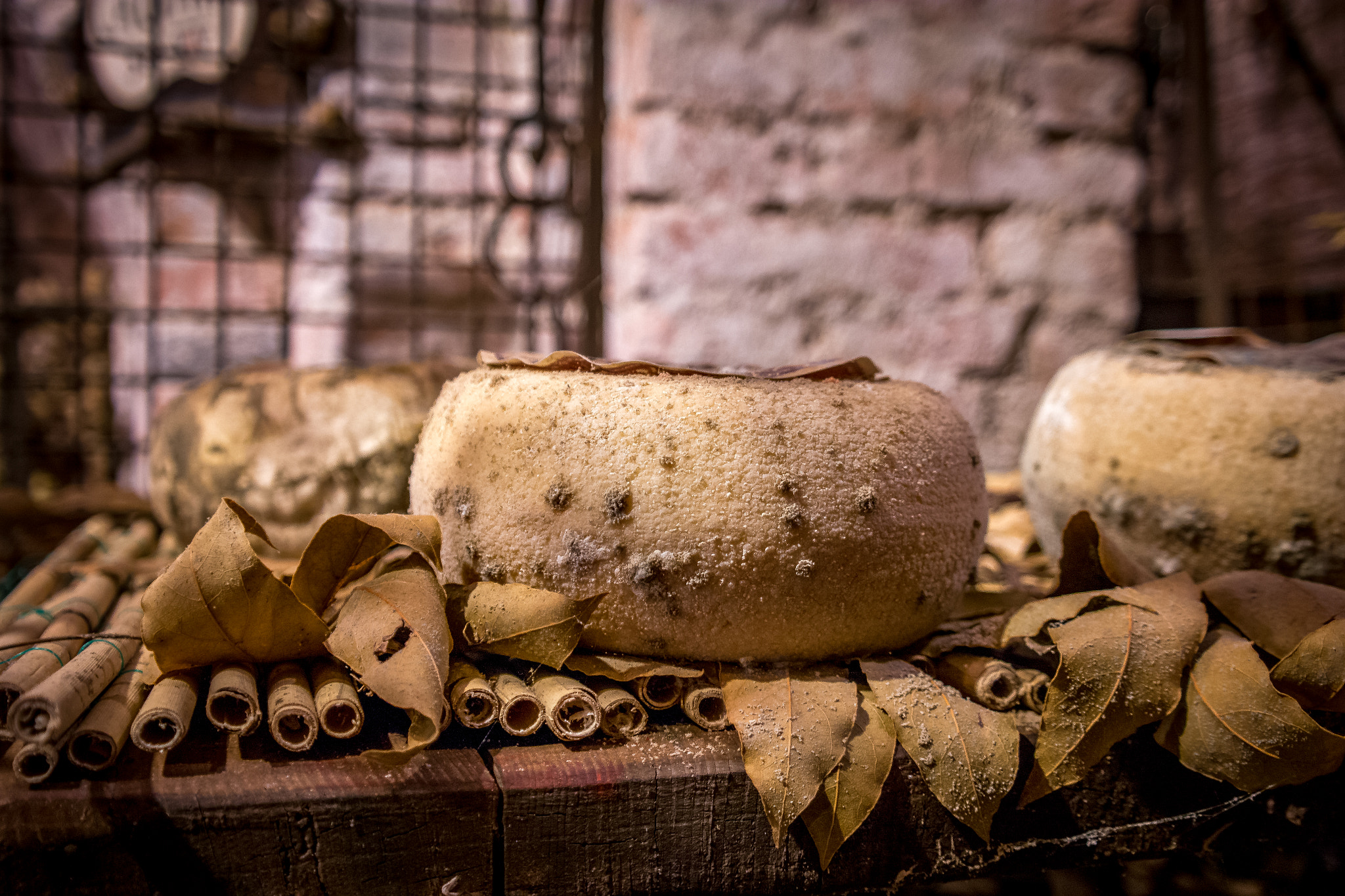 Samsung NX1000 + Samsung NX 18-55mm F3.5-5.6 OIS sample photo. Pecorino toscano photography
