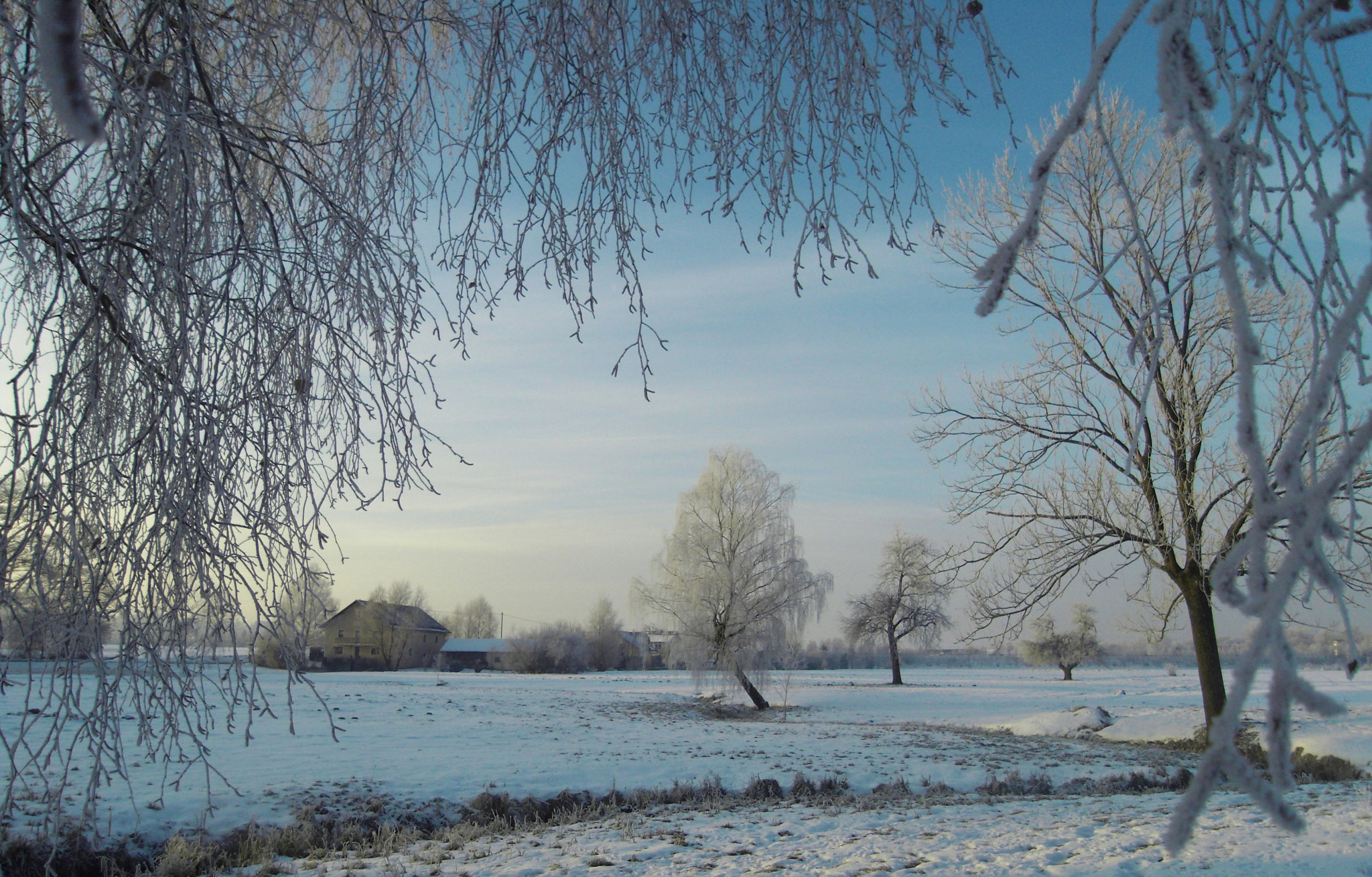 Samsung NV24HD, VLUU NV24HD, LANDIAO NV106HD sample photo. Drunten im tal photography