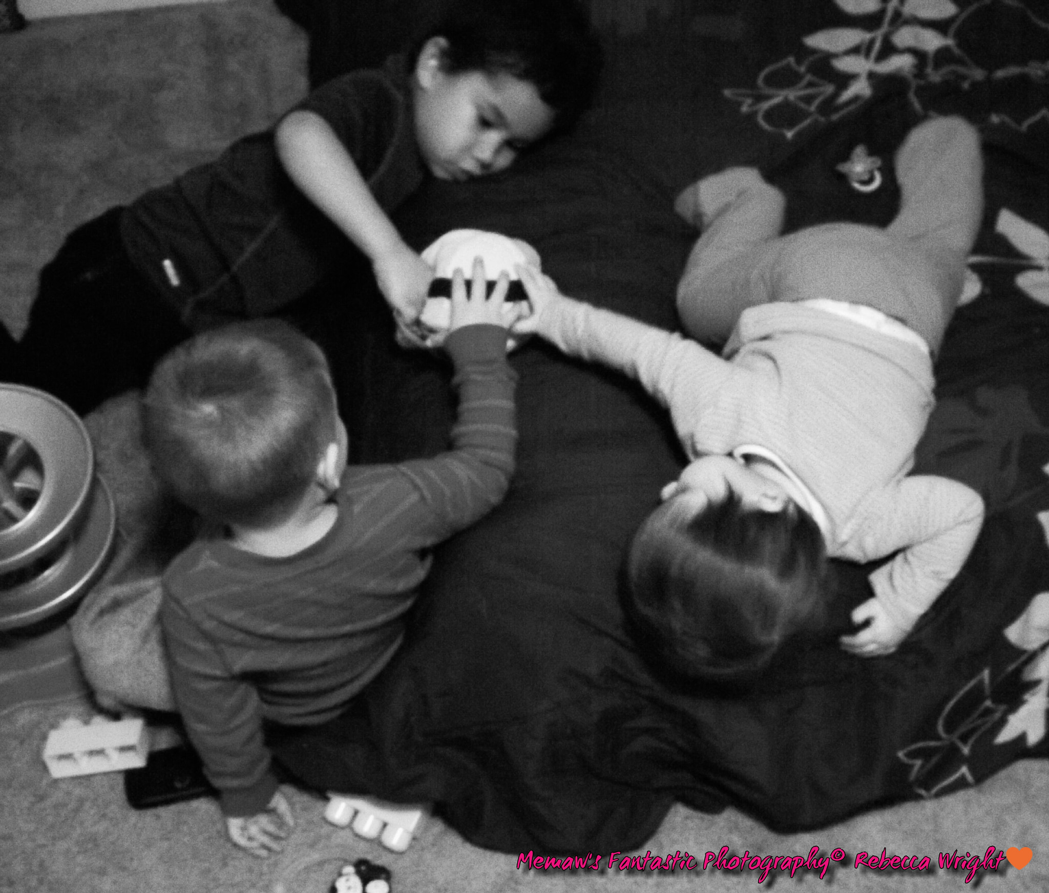Fujifilm FinePix S4830/Walmart sample photo. Siblings and cousin photography