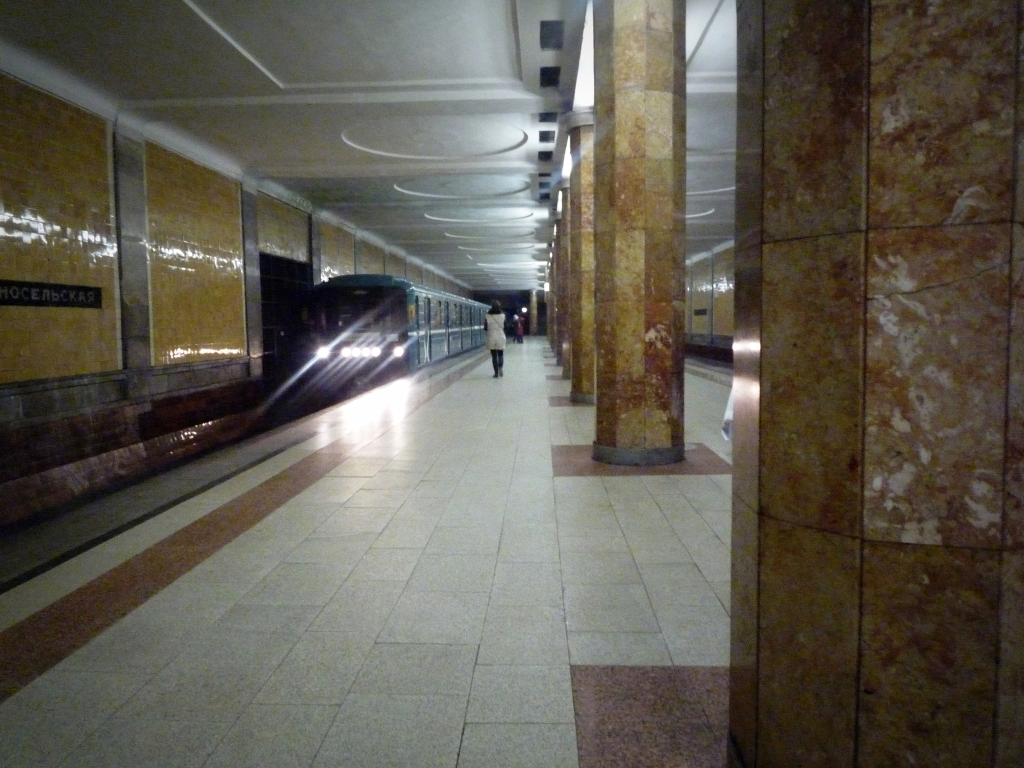 Panasonic DMC-FX500 sample photo. Moscow metro. 5.30 p.m. photography