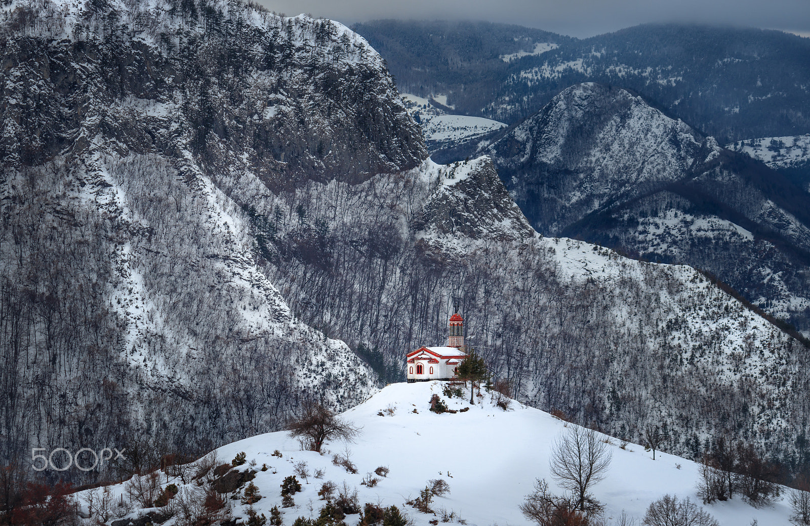 Canon EF-S 55-250mm F4-5.6 IS sample photo. The chapel above the village of borovo photography
