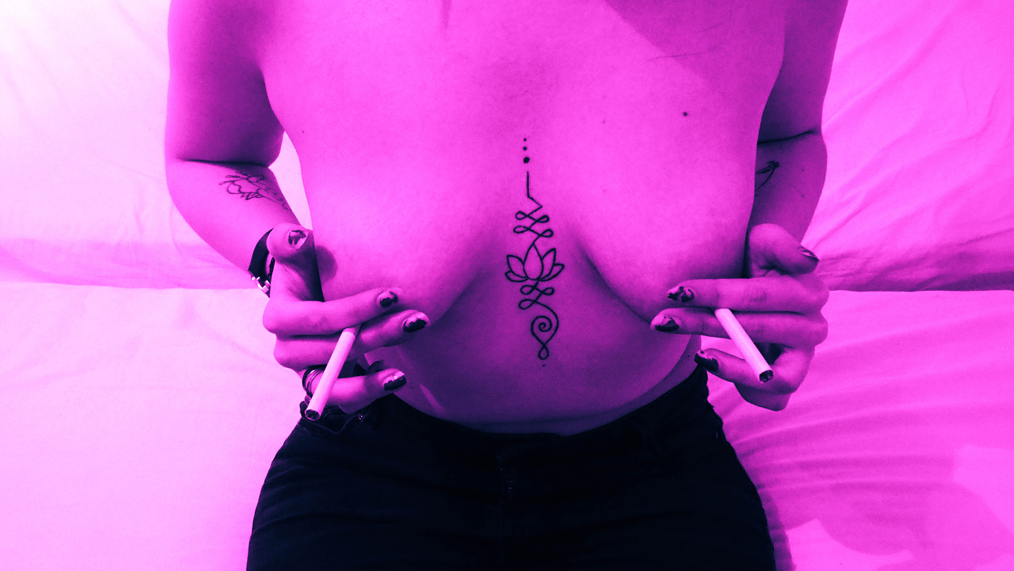 Olympus PEN-F sample photo. Smoking hot photography