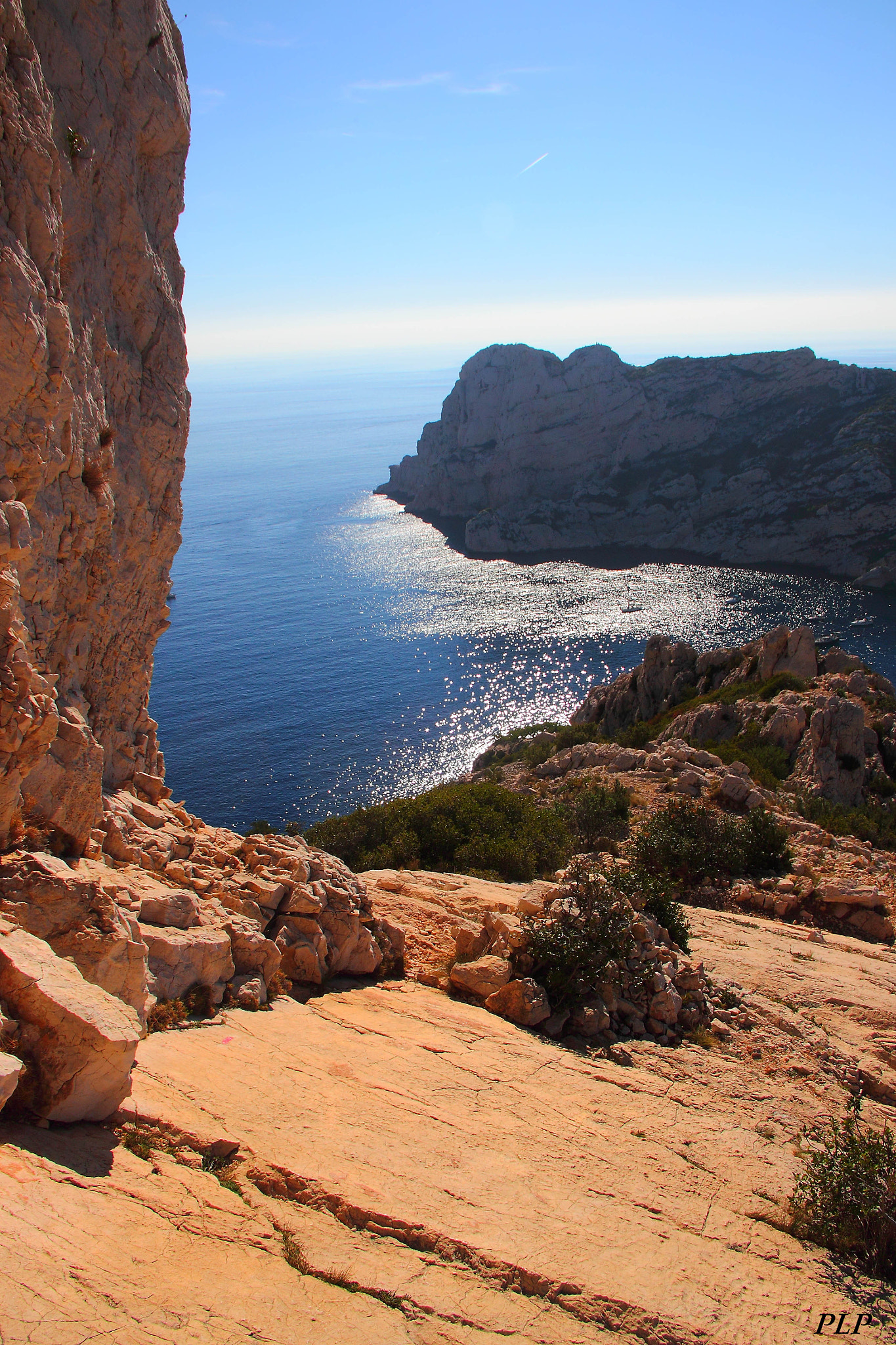 Canon EF-S 18-135mm F3.5-5.6 IS sample photo. Sur le chemin des calanques photography