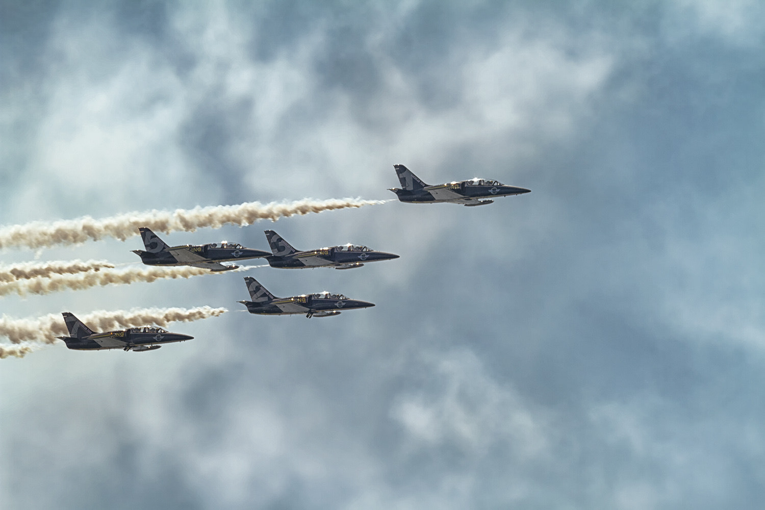 Canon EOS 7D + Canon EF 70-200mm F2.8L USM sample photo. Breitling jet team - 2 photography