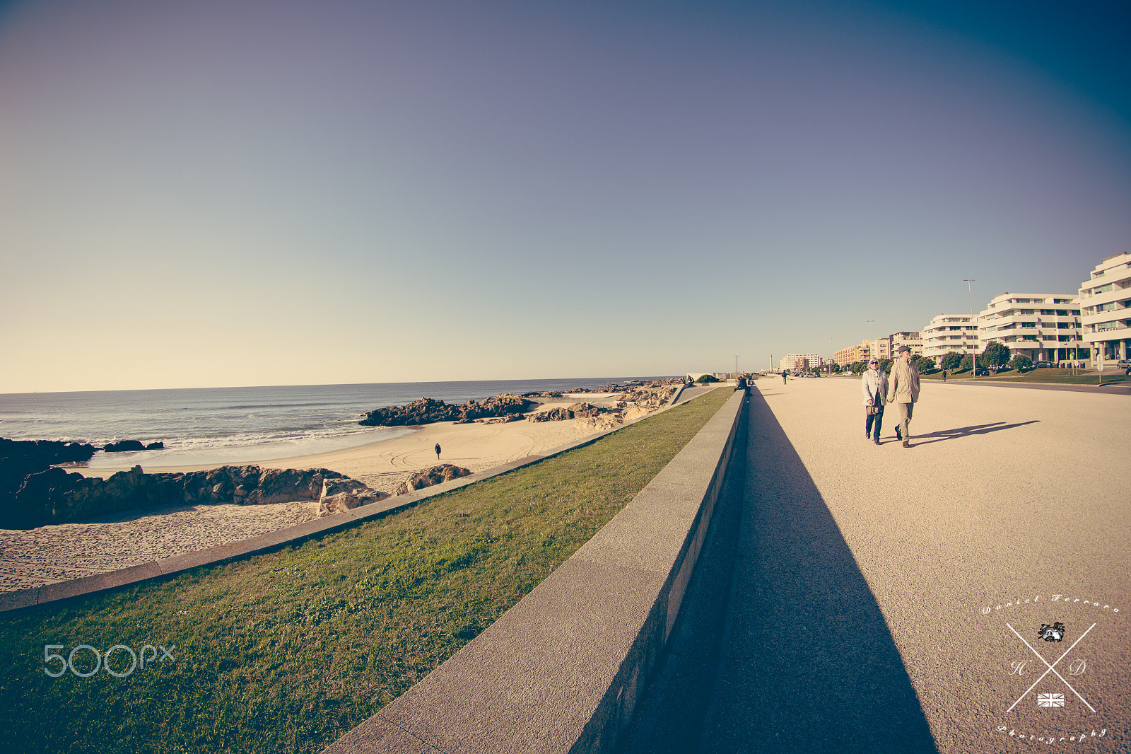 Nikon D5200 + Samyang 8mm F3.5 Aspherical IF MC Fisheye sample photo. This is love <3 photography