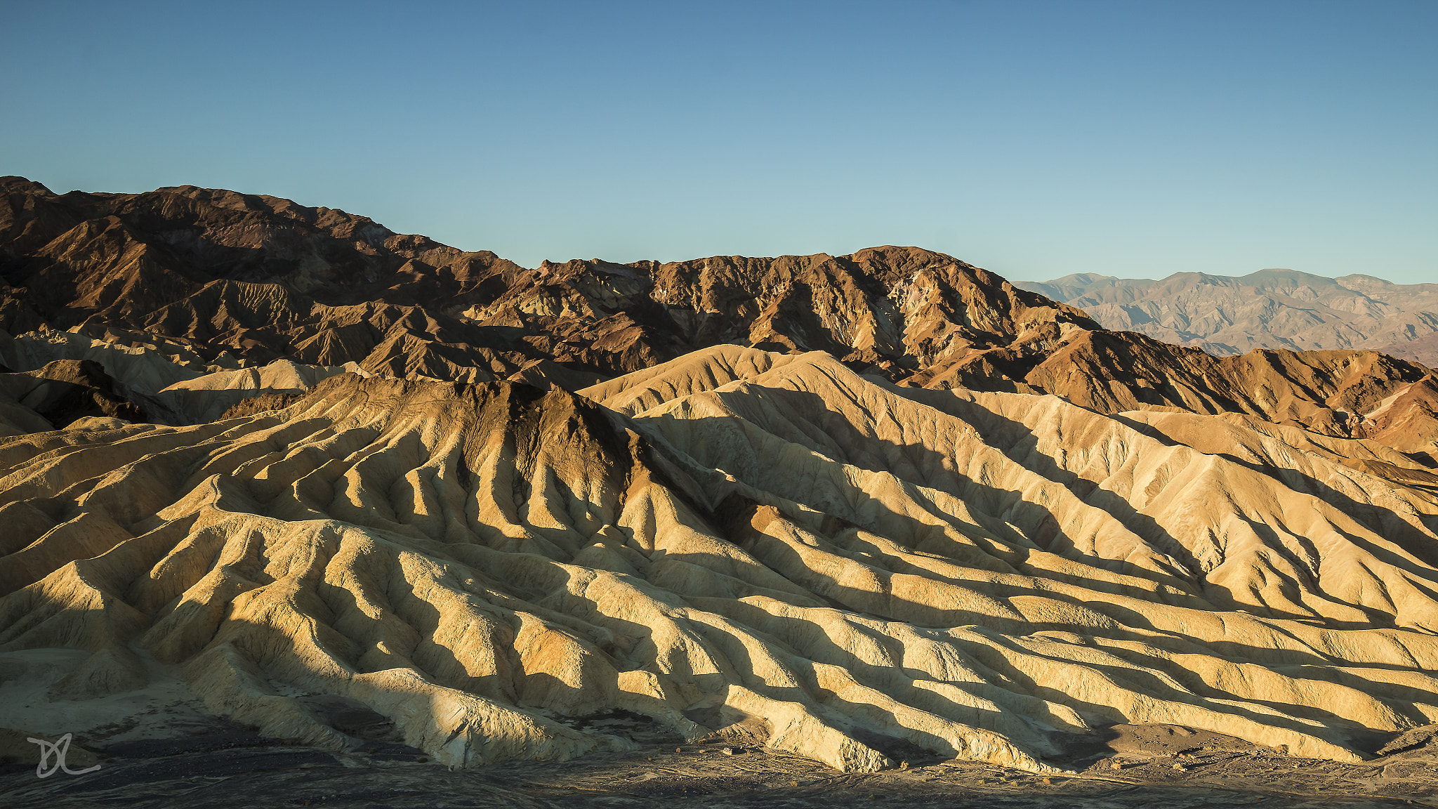 Canon EF 16-35mm F4L IS USM sample photo. Les coulées de zabriskie point photography