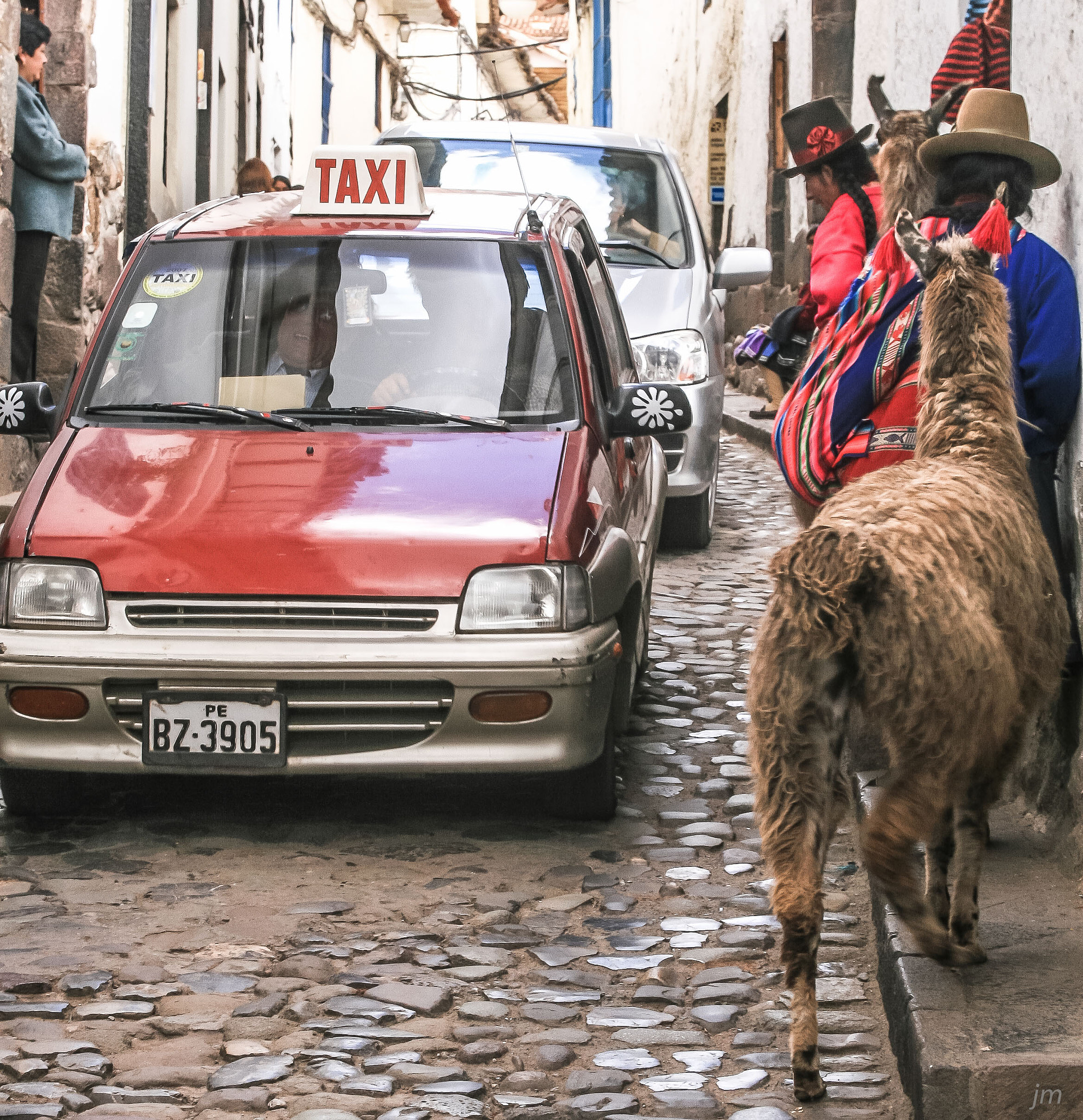 Canon EOS 30D sample photo. Rush hour in cusco photography