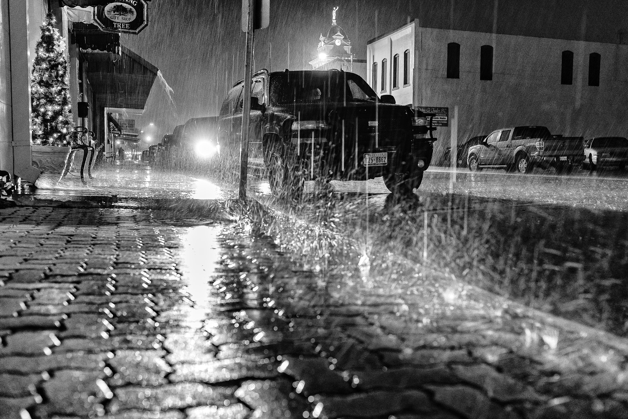 Canon EOS 5D Mark IV sample photo. A rainy night in belton texas photography