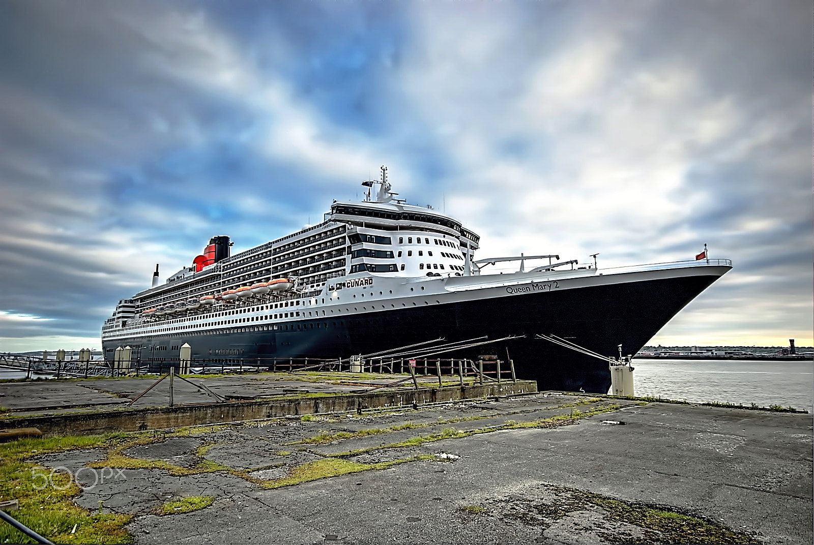 Nikon D80 + Sigma 10-20mm F4-5.6 EX DC HSM sample photo. Berthed queen mary photography
