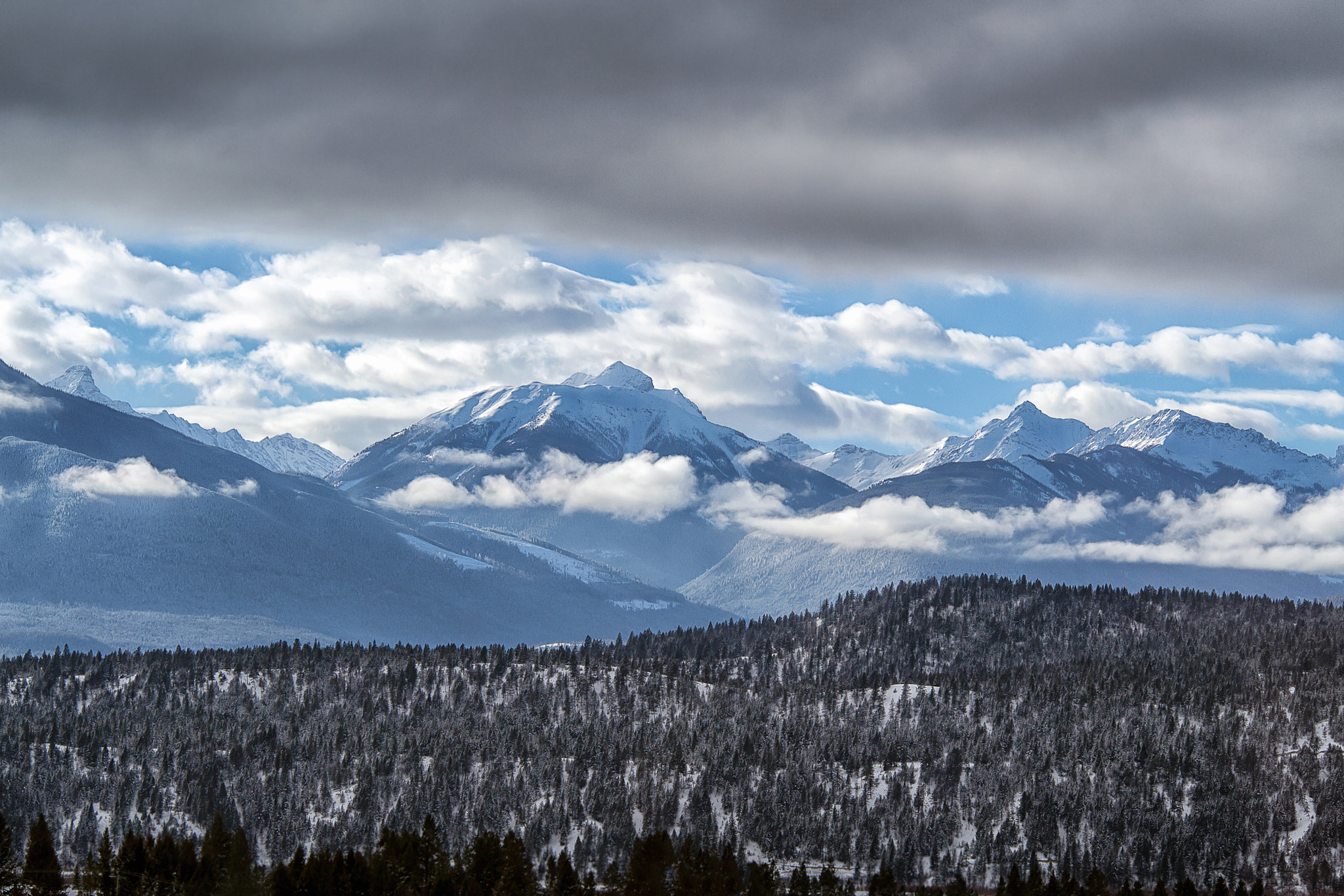 Nikon D3100 + AF Nikkor 70-210mm f/4-5.6D sample photo. Bedroom view photography