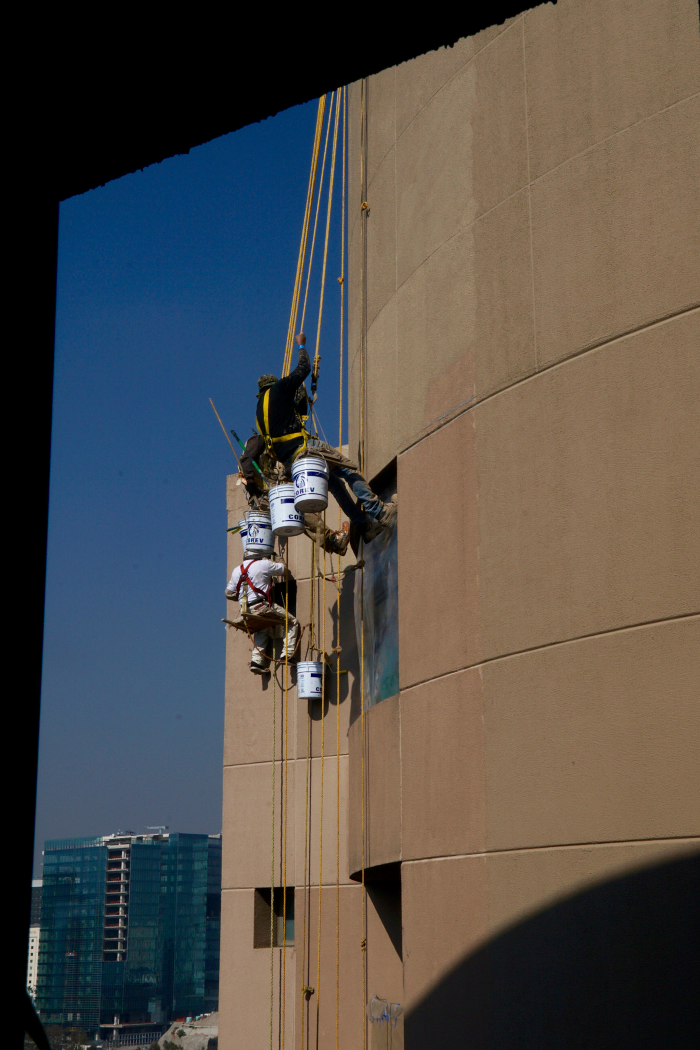 Sony E 18-55mm F3.5-5.6 OSS sample photo. Hanging from a rop, painting... photography