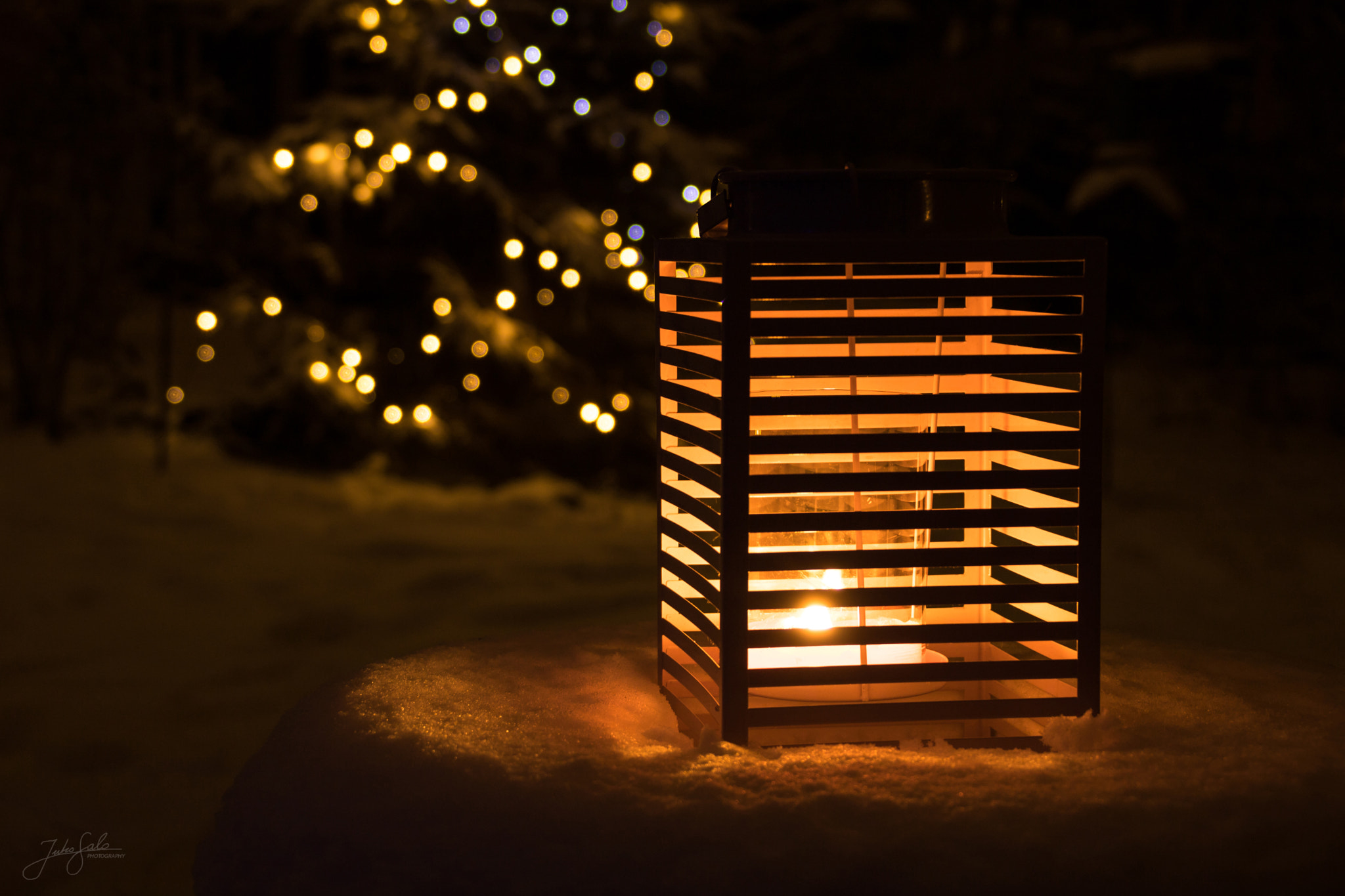 Canon EF 75-300mm F4.0-5.6 IS USM sample photo. Candle lantern in winter night. photography