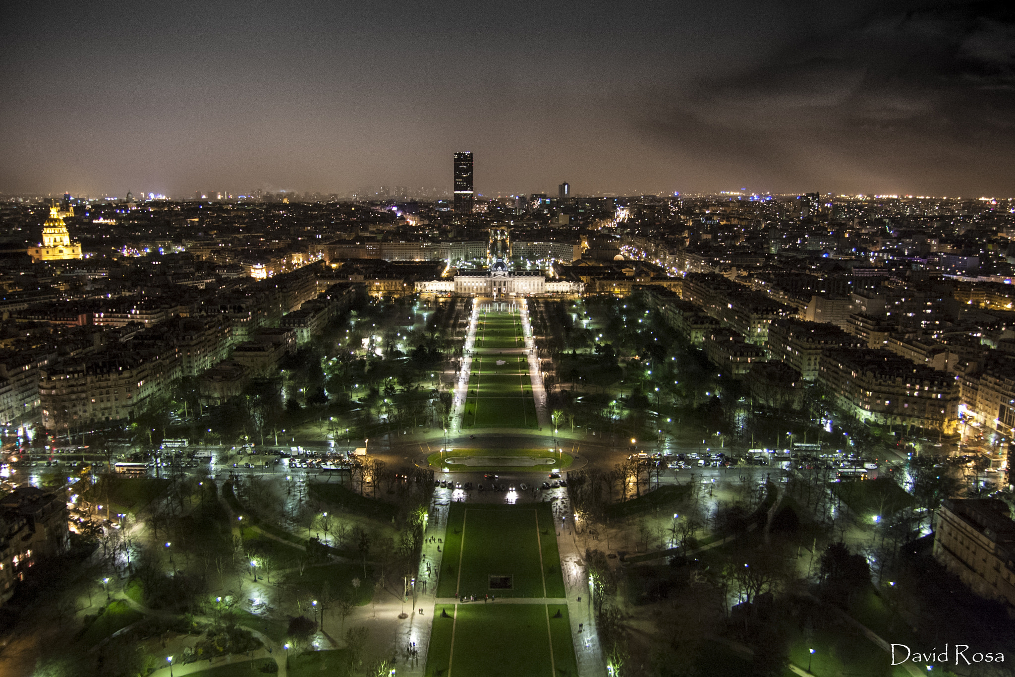 Tamron SP AF 17-50mm F2.8 XR Di II LD Aspherical (IF) sample photo. Champs de mars photography