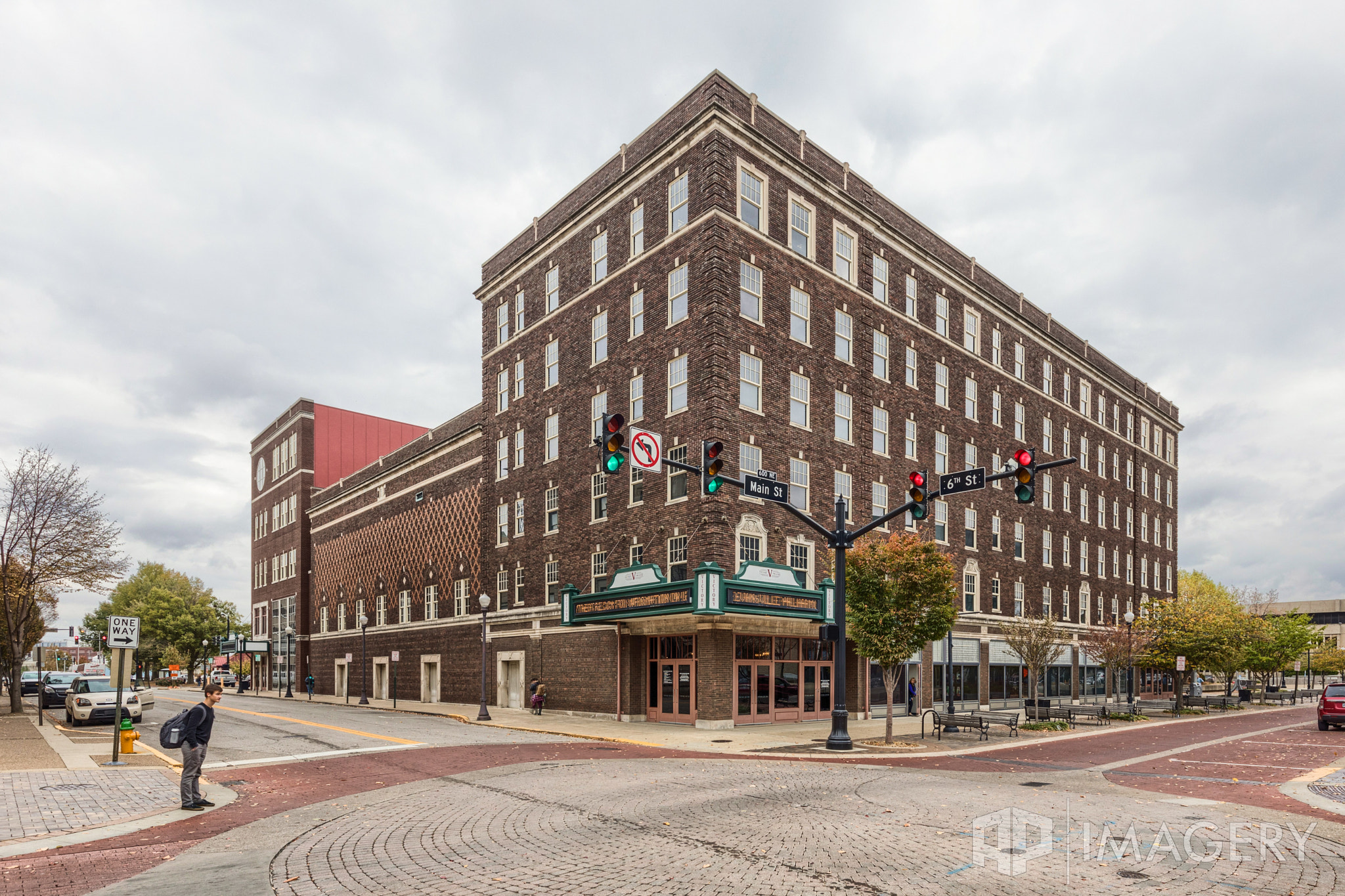 Canon EF 16-35mm F4L IS USM sample photo. Victory theatre exerior photography