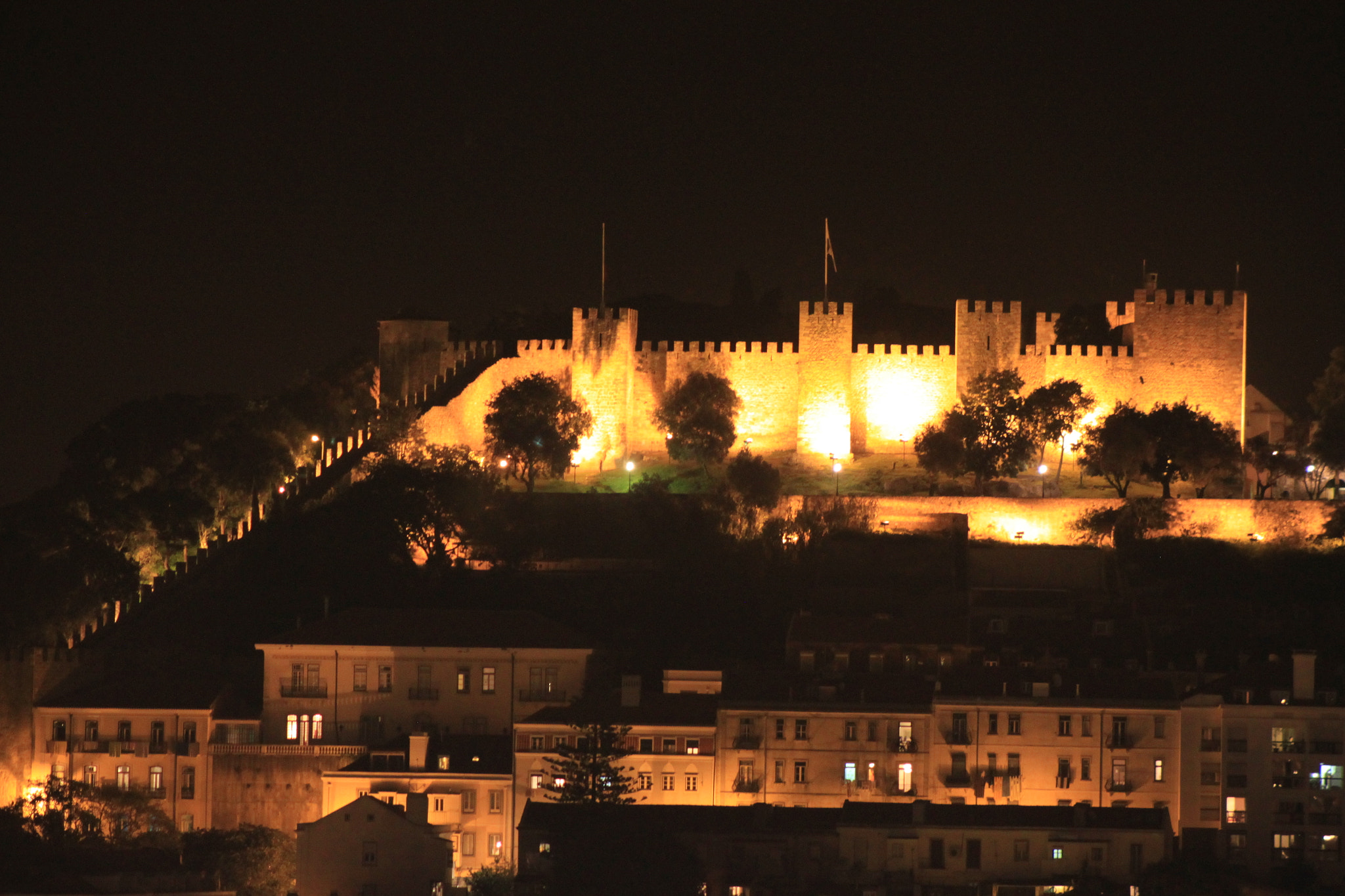 Canon EOS 500D (EOS Rebel T1i / EOS Kiss X3) + EF75-300mm f/4-5.6 sample photo. Castle of são jorge (lisbon) photography