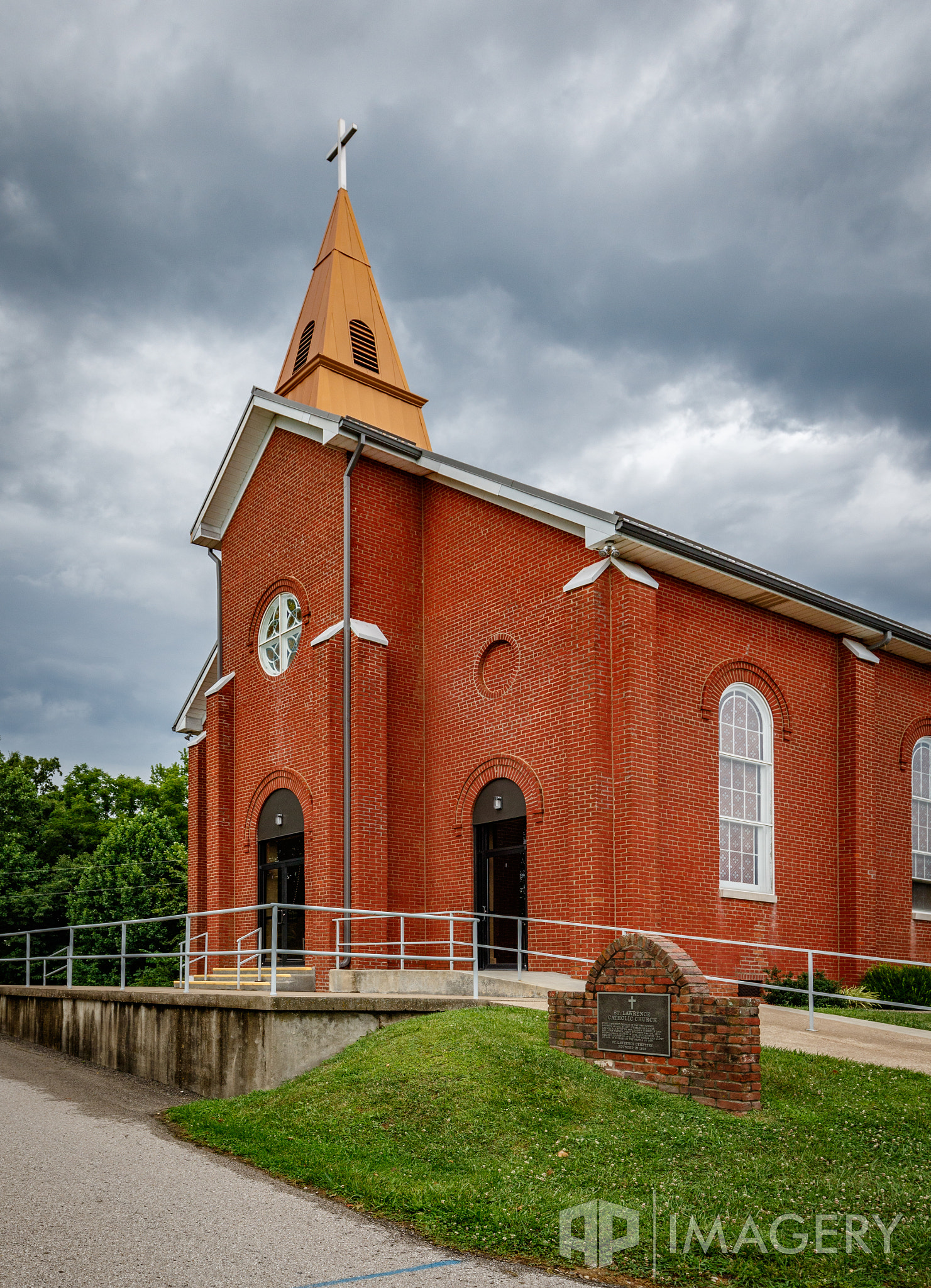 Canon EF 16-35mm F4L IS USM sample photo. St. lawrence catholic church photography