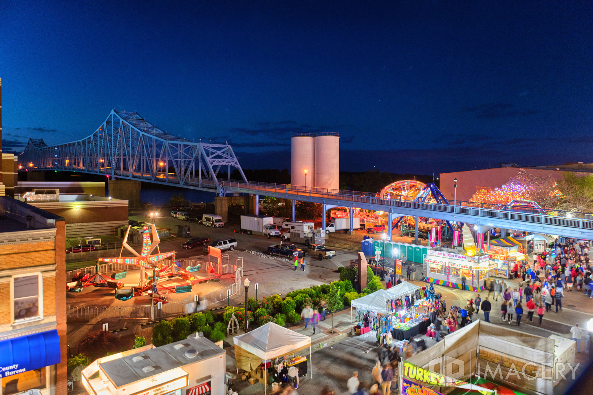 Canon EOS 5DS + Canon EF 24-70mm F2.8L USM sample photo. Bbqfest 2016 - rooftop view at night photography