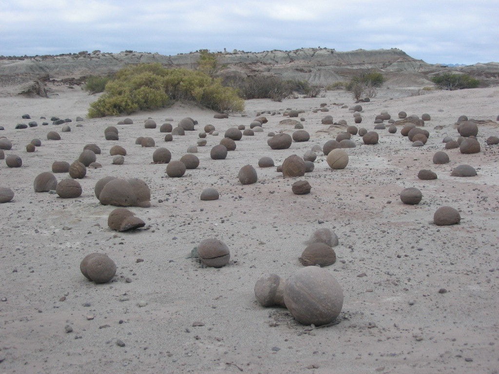 Canon POWERSHOT A85 sample photo. Desert bowling photography