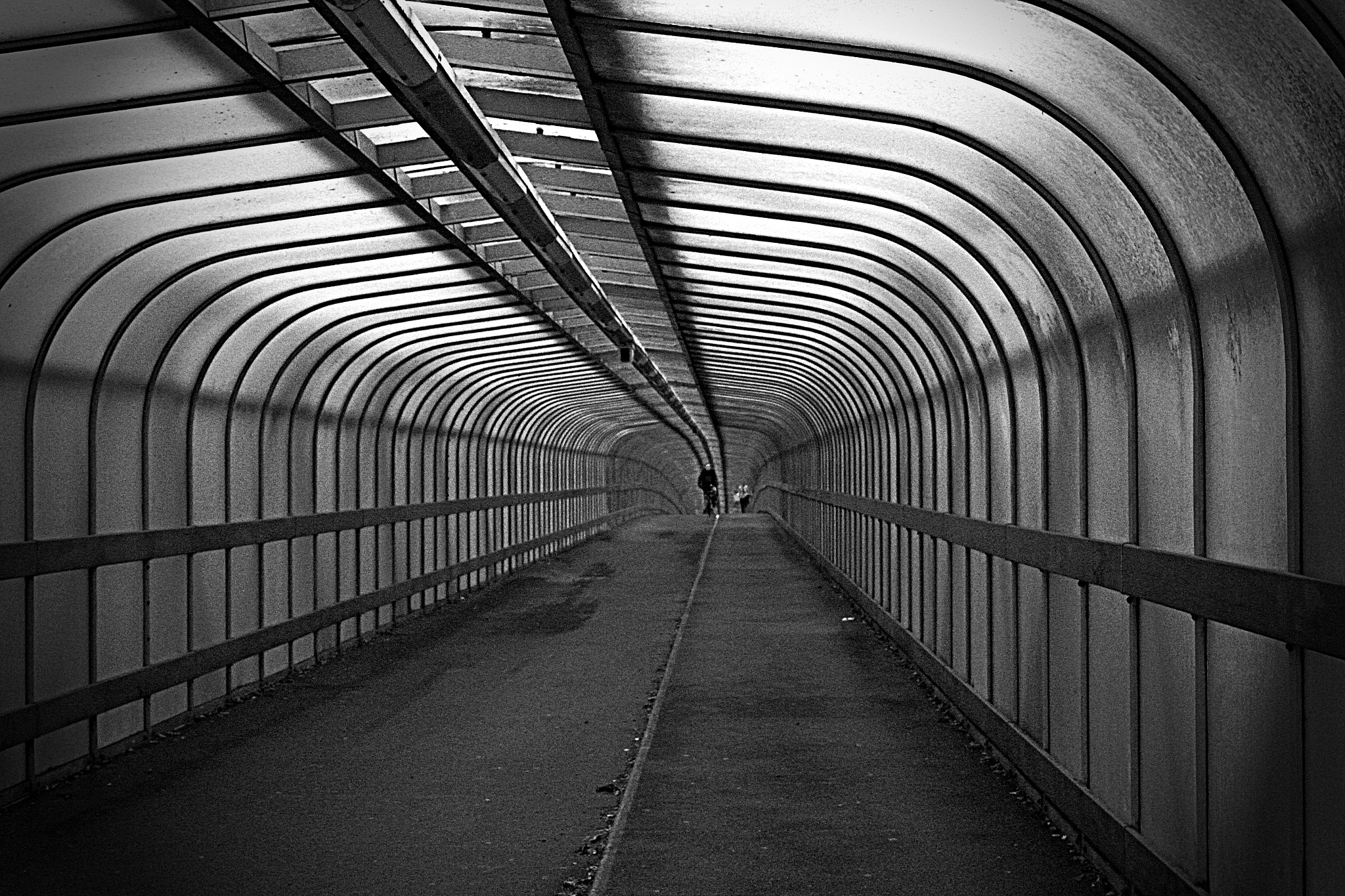 Canon EF-S 18-55mm F3.5-5.6 IS sample photo. Covered walkway photography