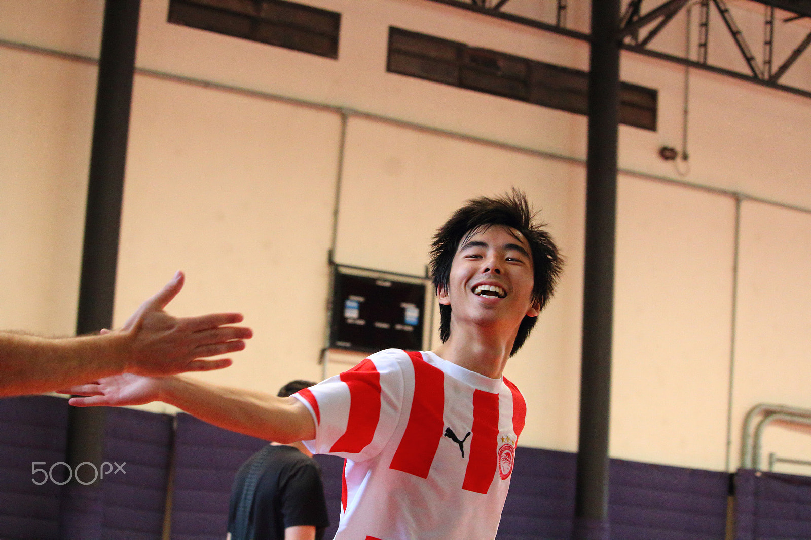 Canon EF-S 55-250mm F4-5.6 IS STM sample photo. Celebration hi-five photography