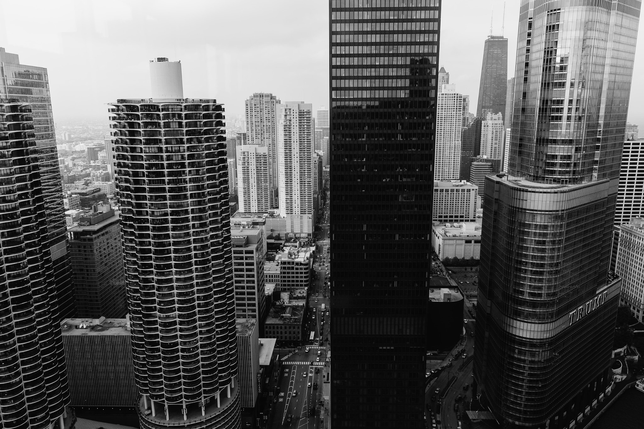 Canon EOS 700D (EOS Rebel T5i / EOS Kiss X7i) + Tokina AT-X 11-20 F2.8 PRO DX Aspherical 11-20mm f/2.8 + 1.4x sample photo. Chicago from above pt. 2 photography