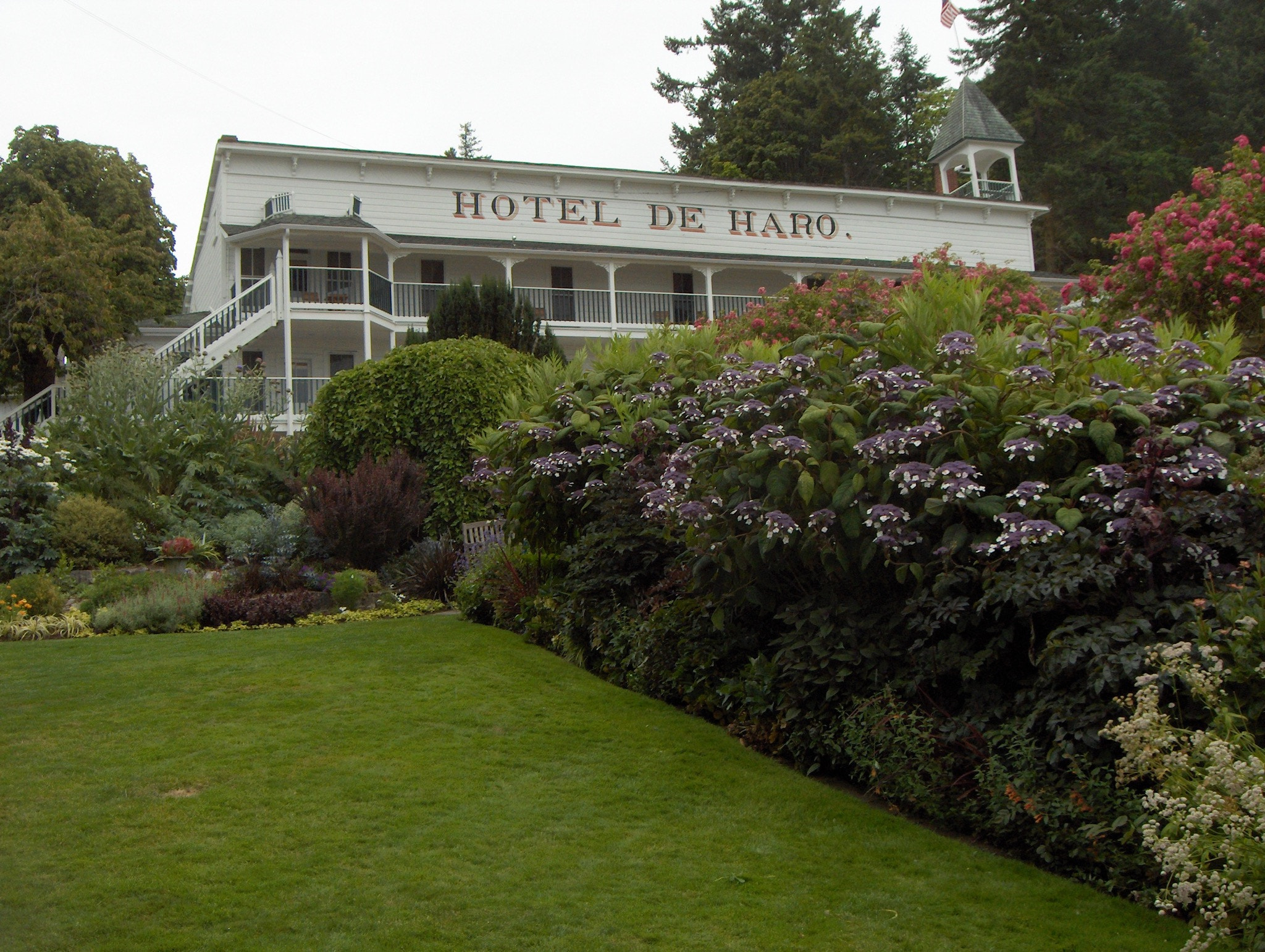 HP PHOTOSMART R707 (V01.00) sample photo. Roach harbor hotel de haro photography