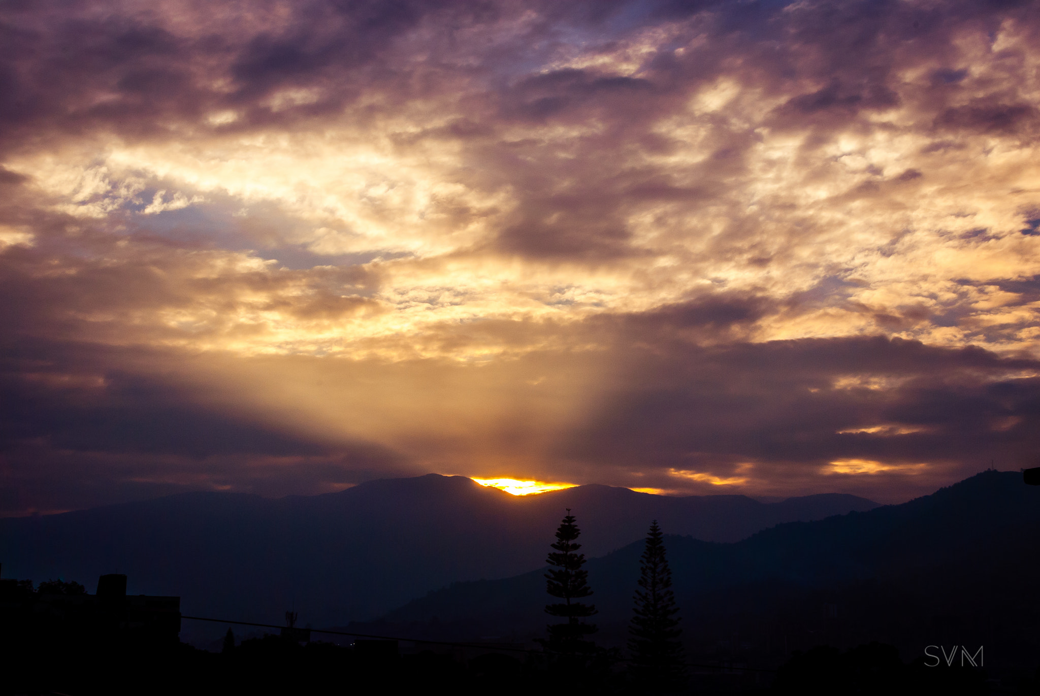 Nikon D80 + Nikon AF-S DX Nikkor 35mm F1.8G sample photo. The light of the evening photography