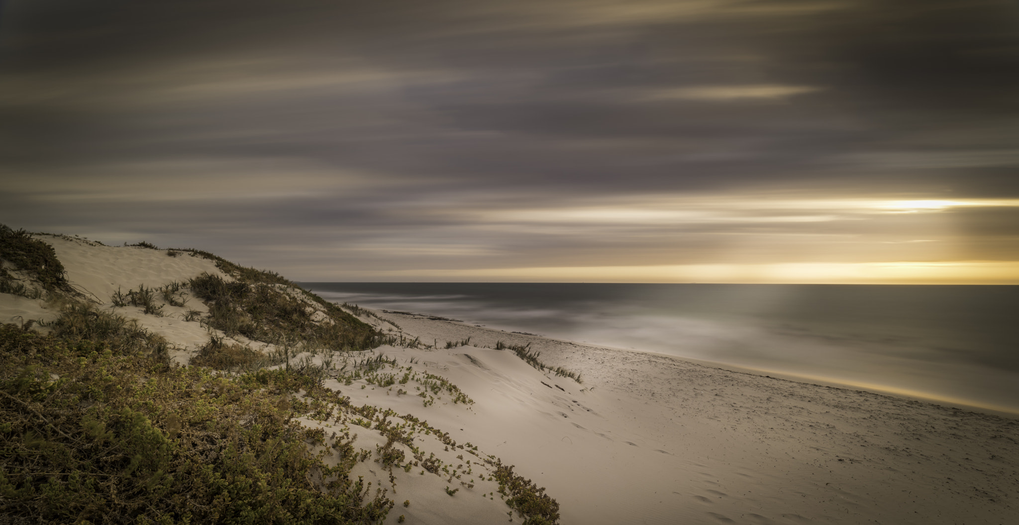Samyang 14mm F2.8 ED AS IF UMC sample photo. Windy beach photography