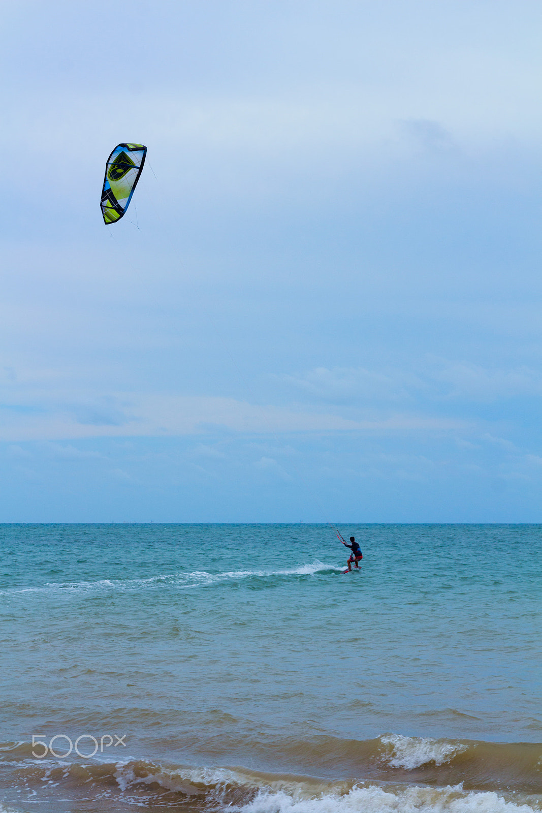 Canon EF-S 17-55mm F2.8 IS USM sample photo. Kitesurfing photography