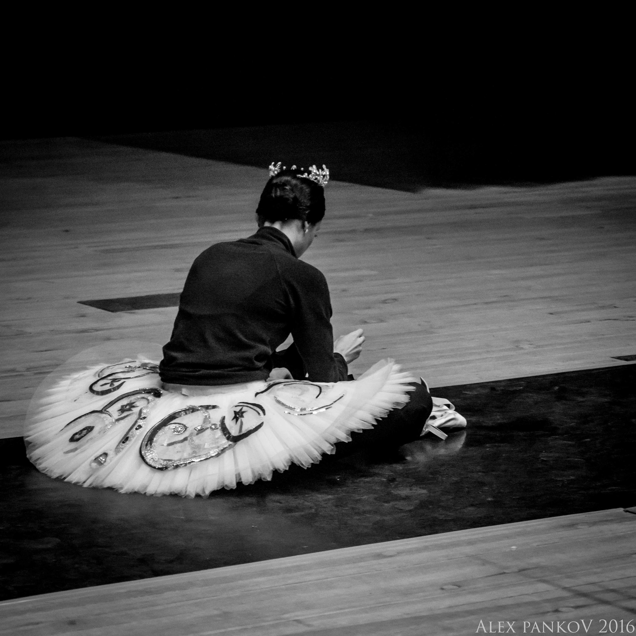 AF Zoom-Nikkor 75-300mm f/4.5-5.6 sample photo. Backstage photography