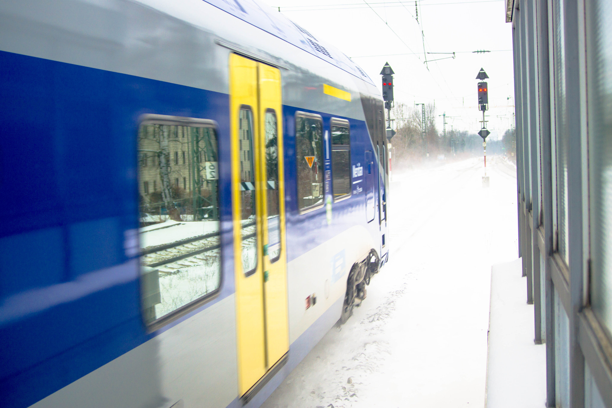 Minolta AF 35-105mm F3.5-4.5 sample photo. Schneestaubwolke photography
