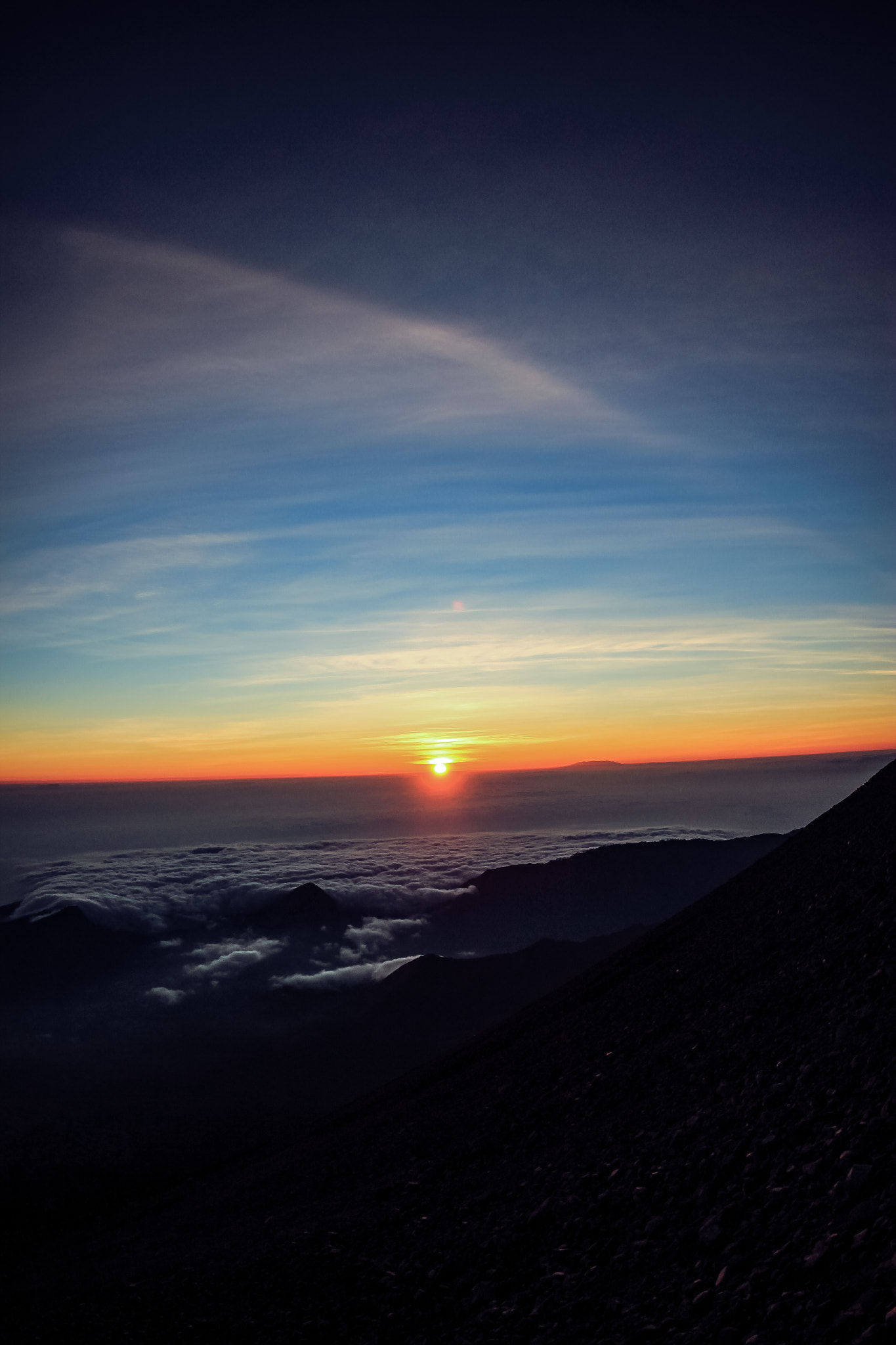 Canon EF 8-15mm F4L Fisheye USM sample photo. From mt.rinjani photography