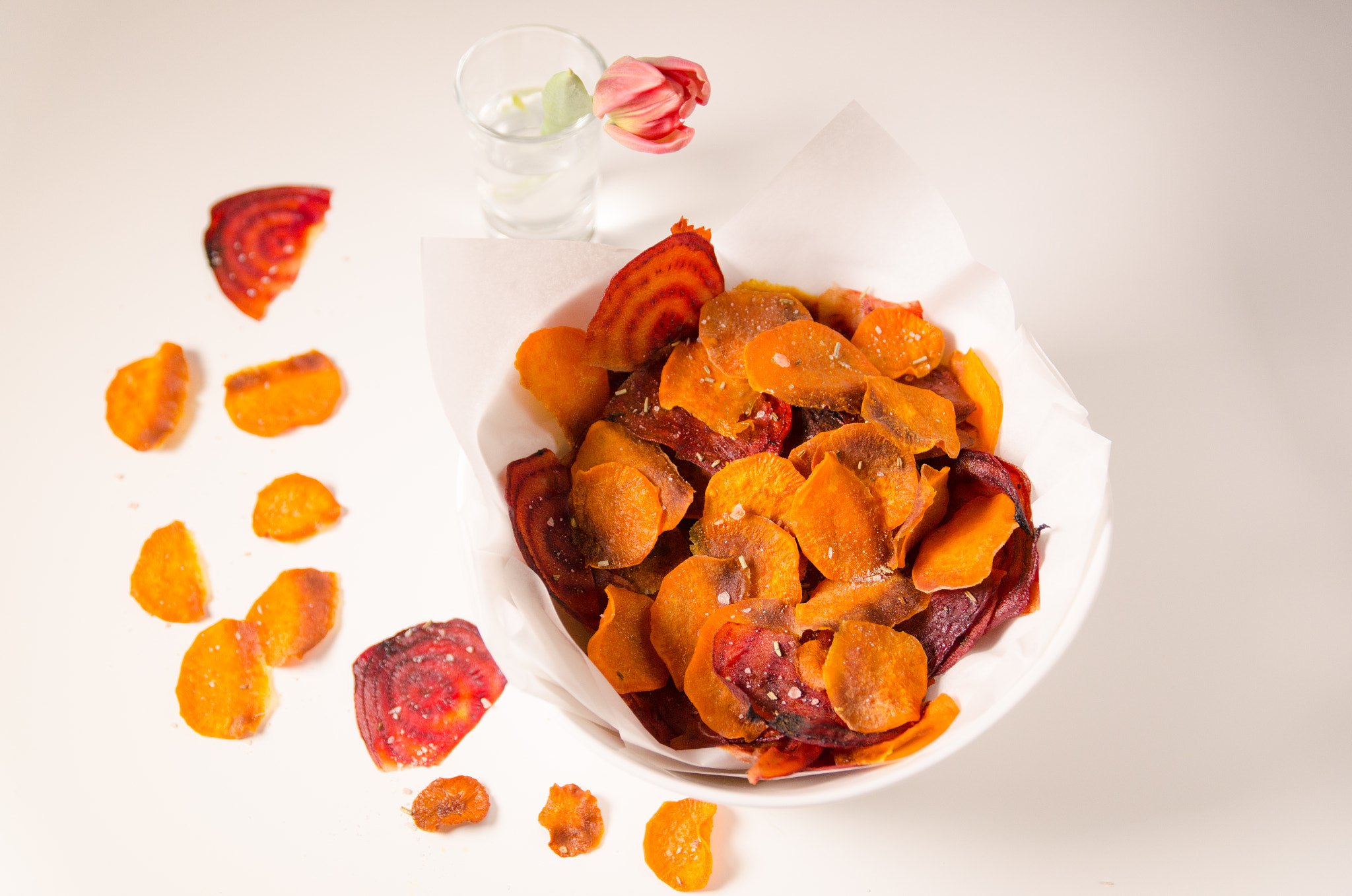 Nikon D7000 + Sigma 17-70mm F2.8-4 DC Macro OS HSM | C sample photo. Healthy vegetable chips photography